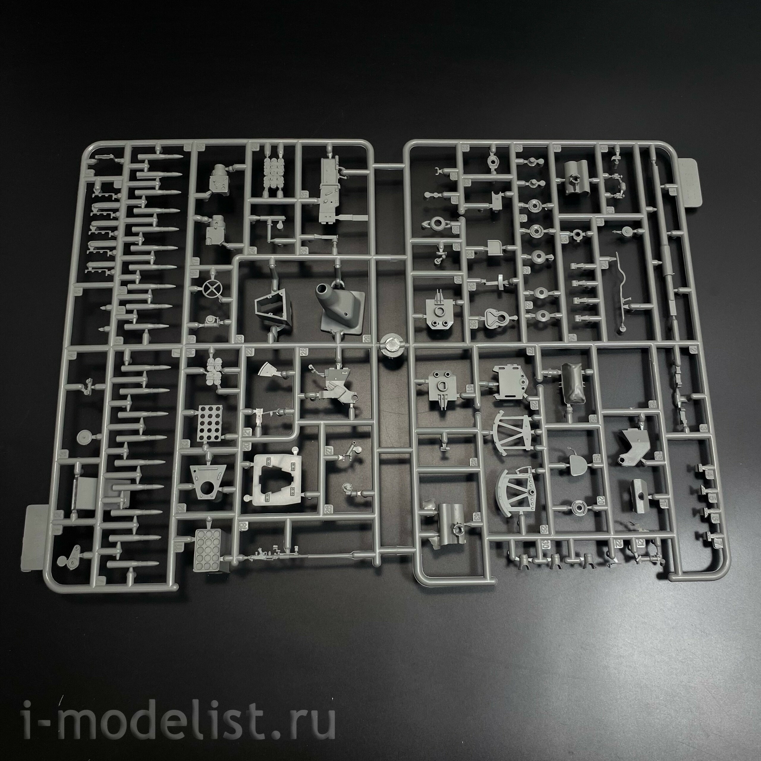BT-036 Border Model 1/35 Немецкая САУ StuH 42 Ausf. G (Поздняя) с полным интерьером