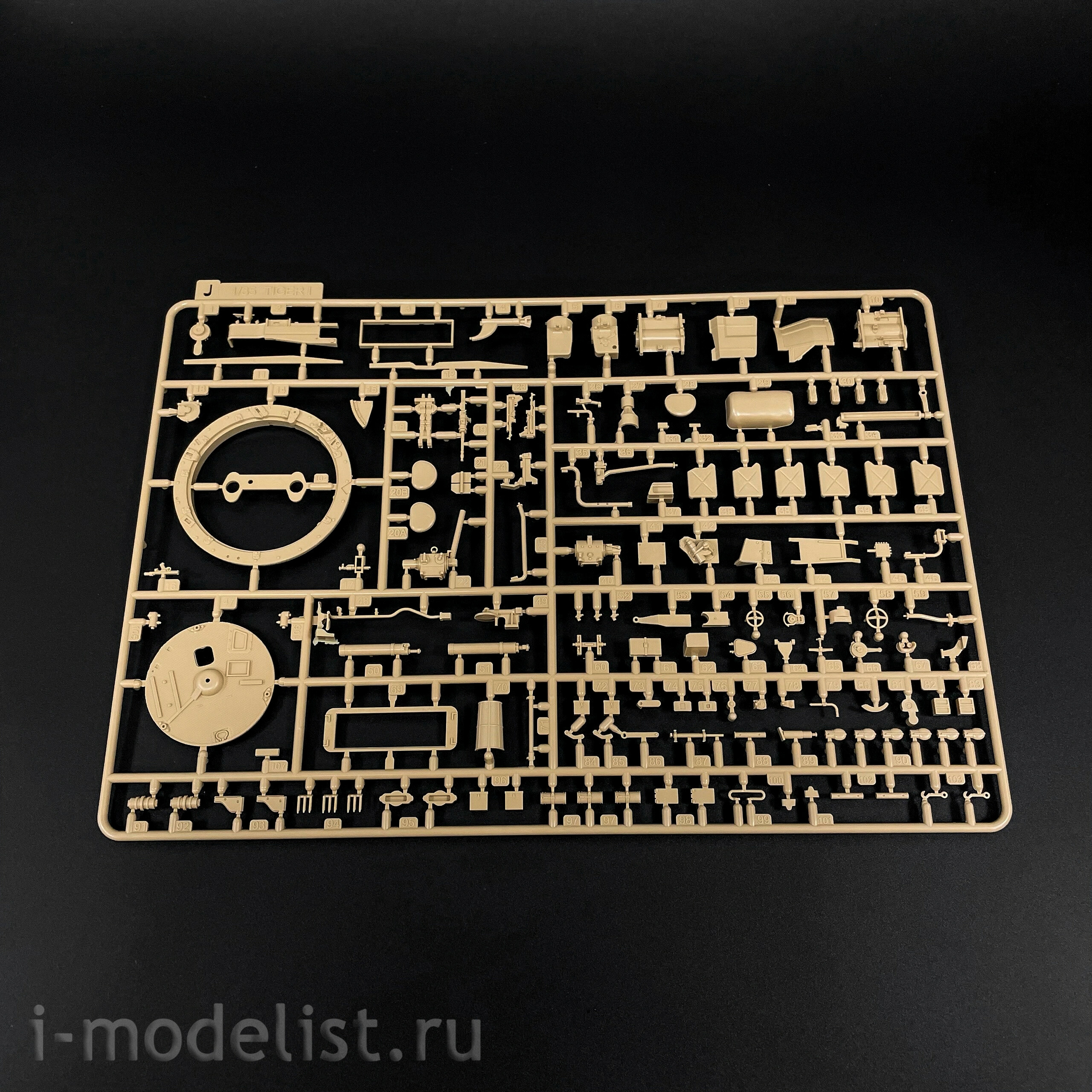 RM-5100 Rye Field Model 1/35 Немецкий танк Pz. Kpfw. VI Ausf. E Tiger I mid. Production