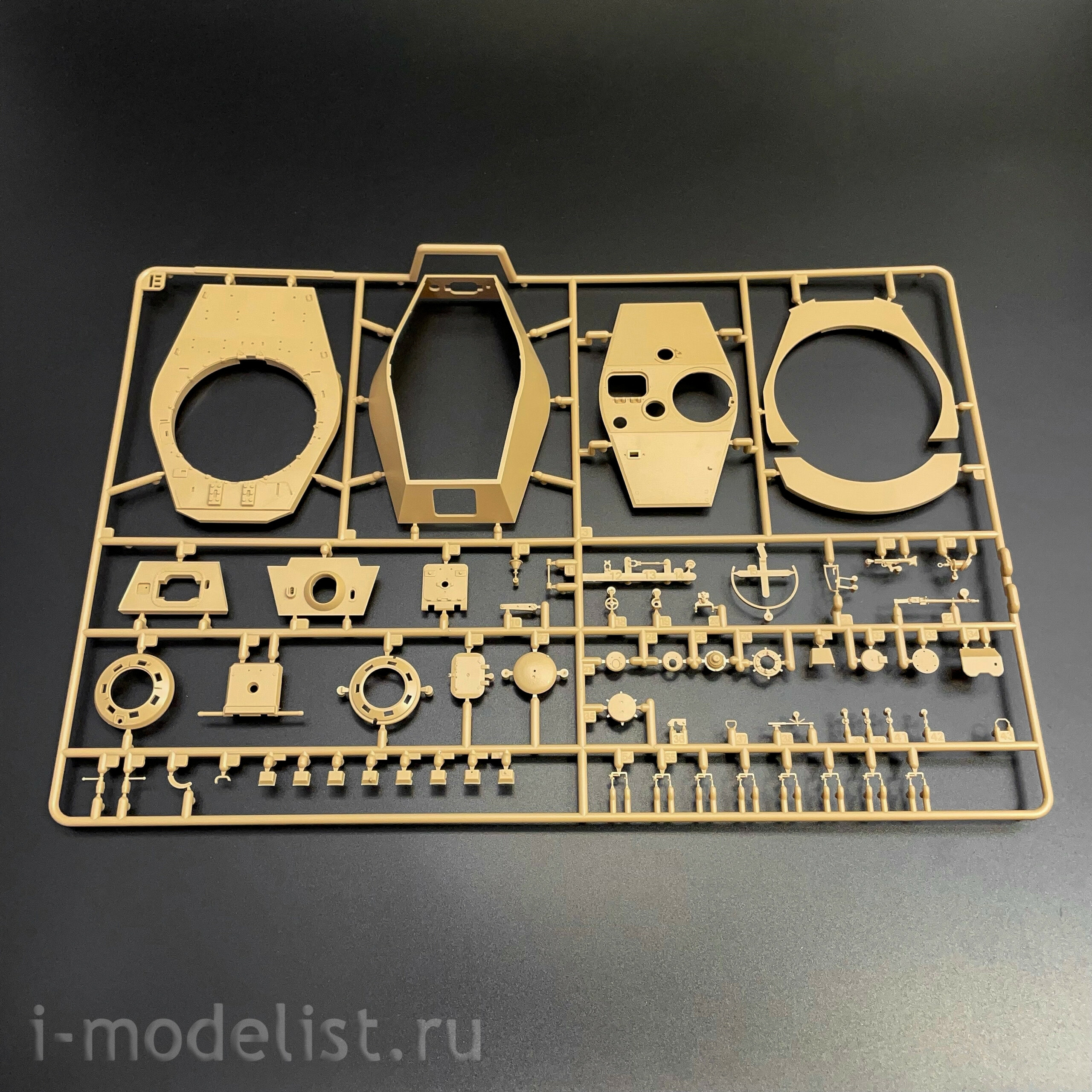 RM-5125 Rye Field Model 1/35 Немецкий тяжелый танк Sd.Kfz.182 Tiger Ausf.B King Tiger (турель Henschel), стандартная версия