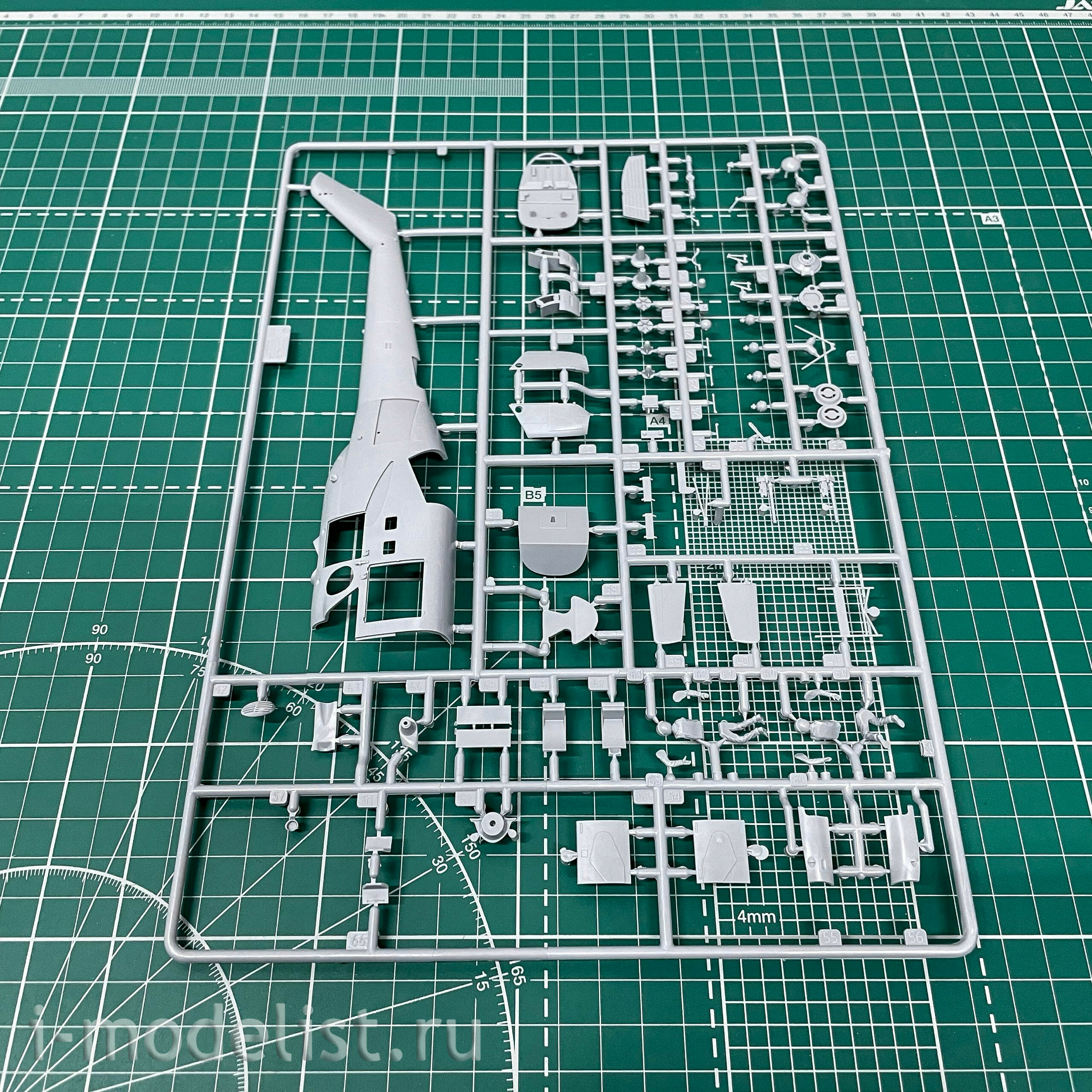 7273ПН Звезда 1/72 Подарочный набор: Советский ударный вертолет Ми-24А