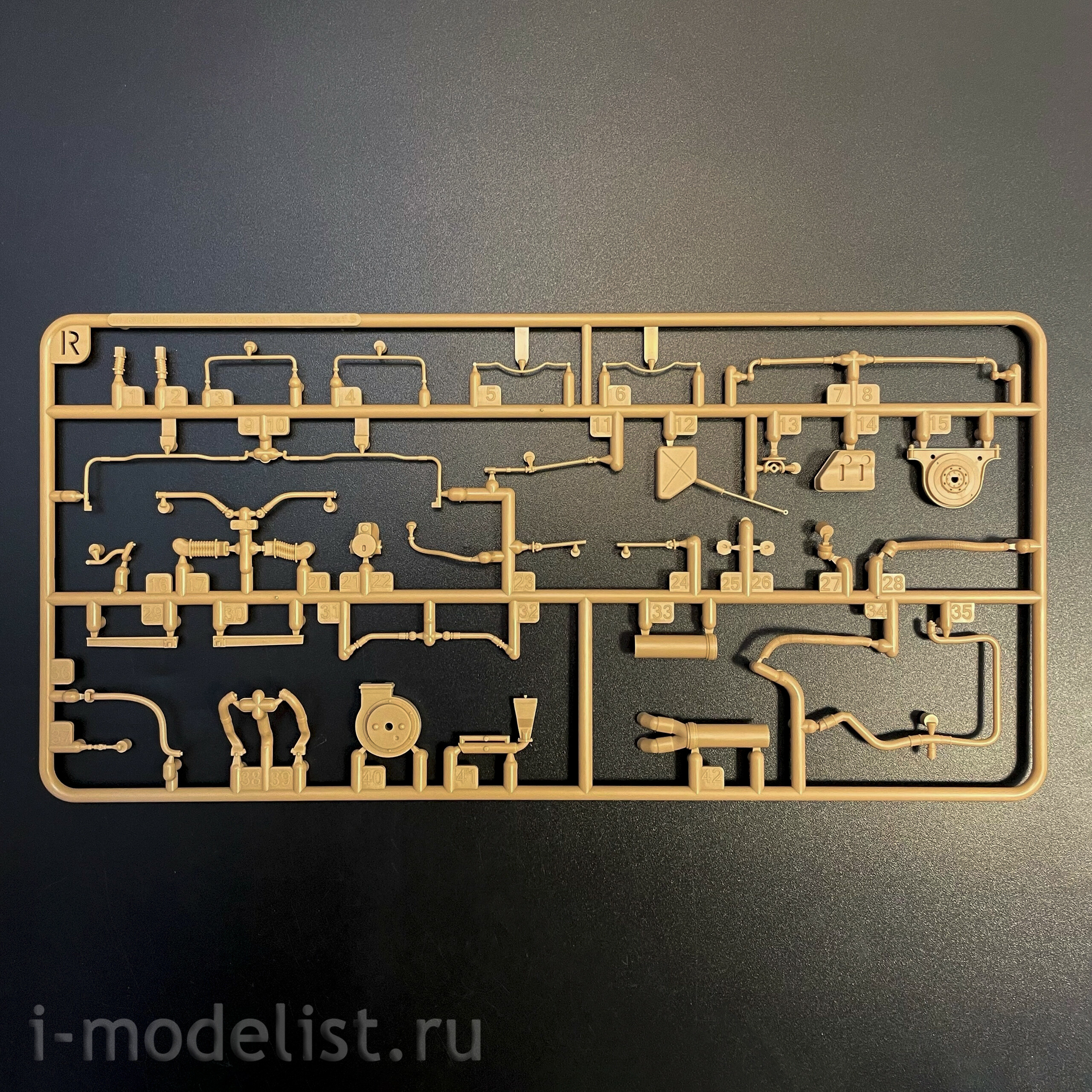 RM-5146 Rye Field Model 1/35 Немецкий танк Pz.Kpfw.VI Ausf.B King Tiger с башней Henschel Sd.Kfz. 182 (с полным интерьером)