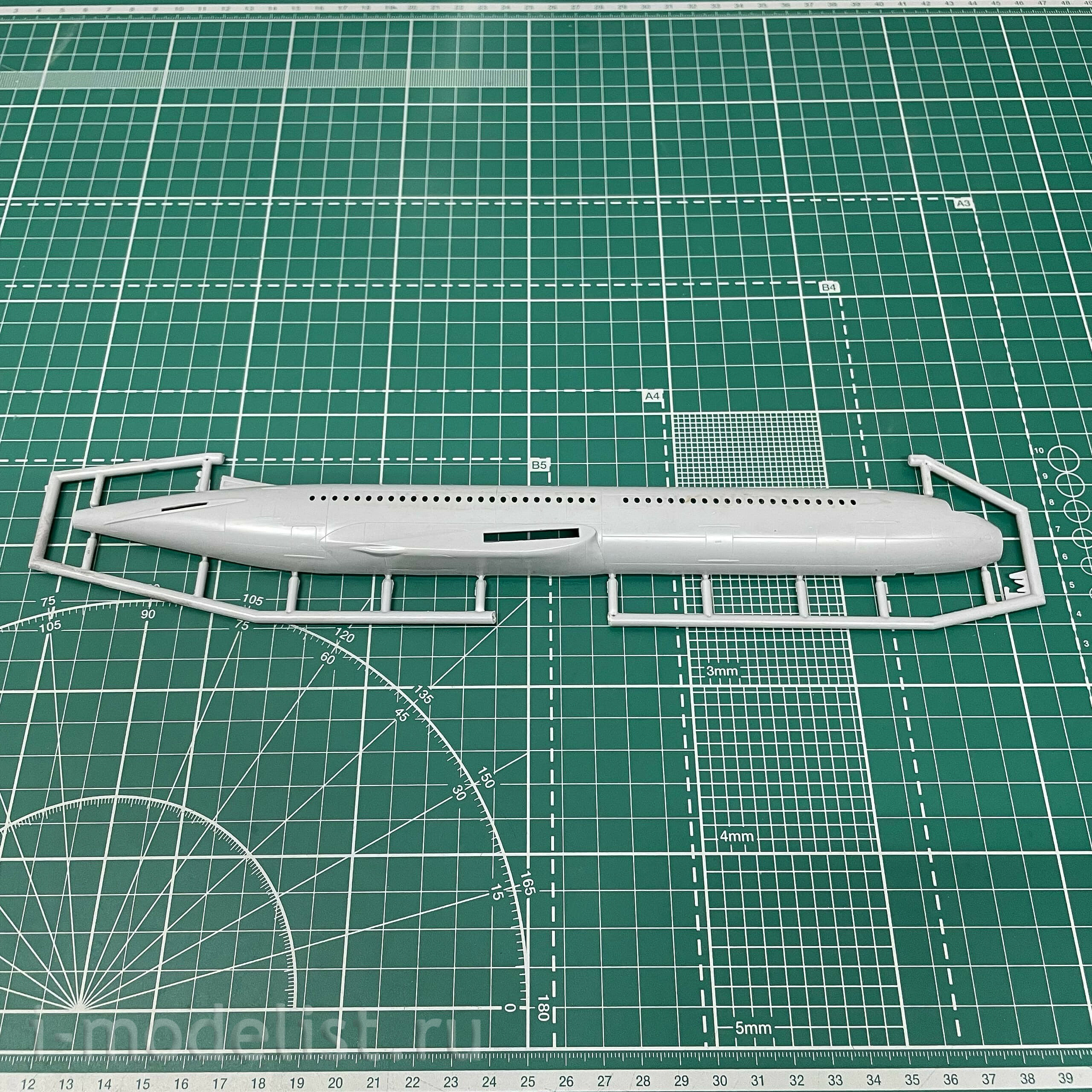 329 Roden 1/144 Самолёт Vickers Super VC10 Type 1154 (East African Airways)