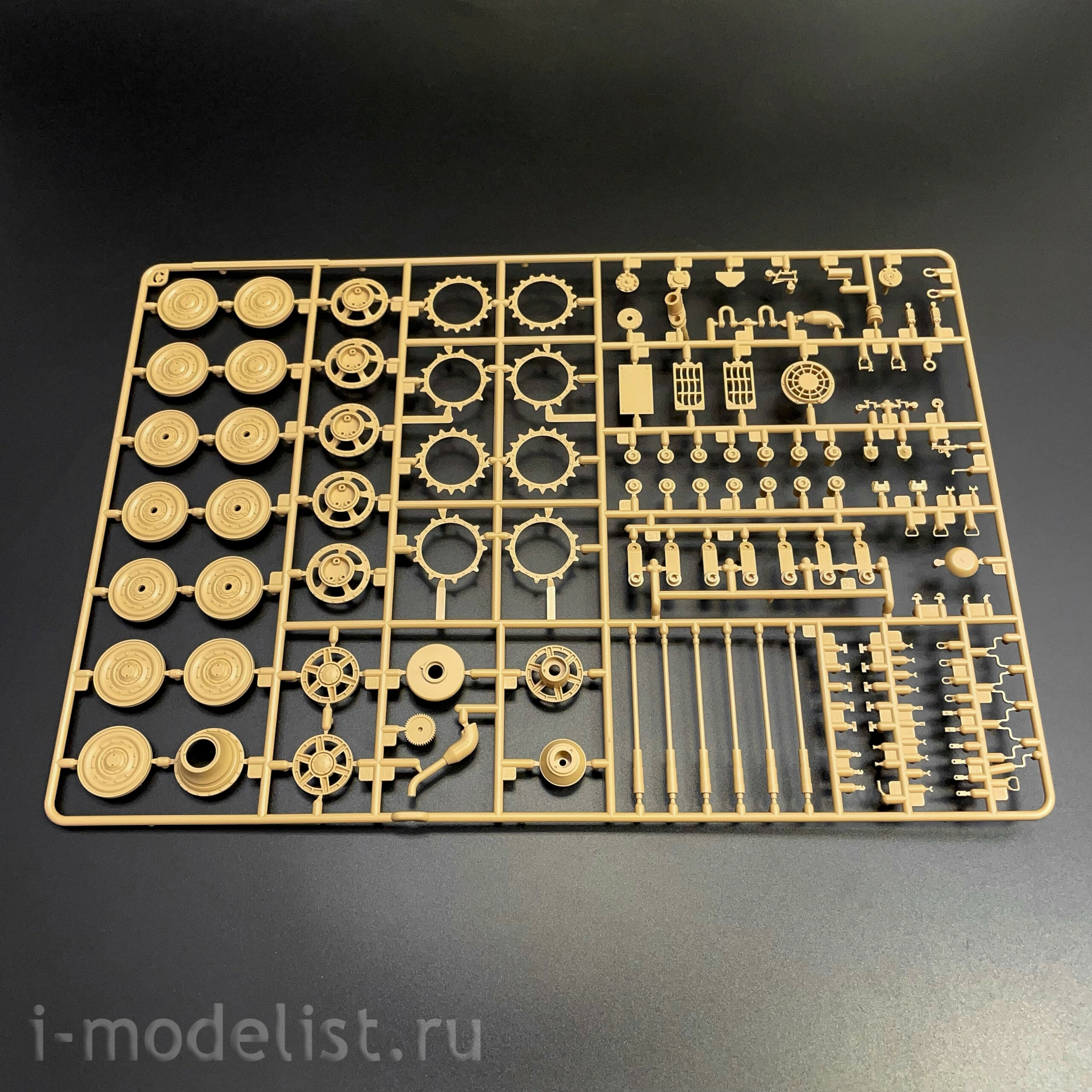 RM-5126 Rye Field Model 1/35 Немецкий тяжелый танк Sd.Kfz.182 Tiger Ausf.B King Tiger (турель Henschel), продвинутая версия