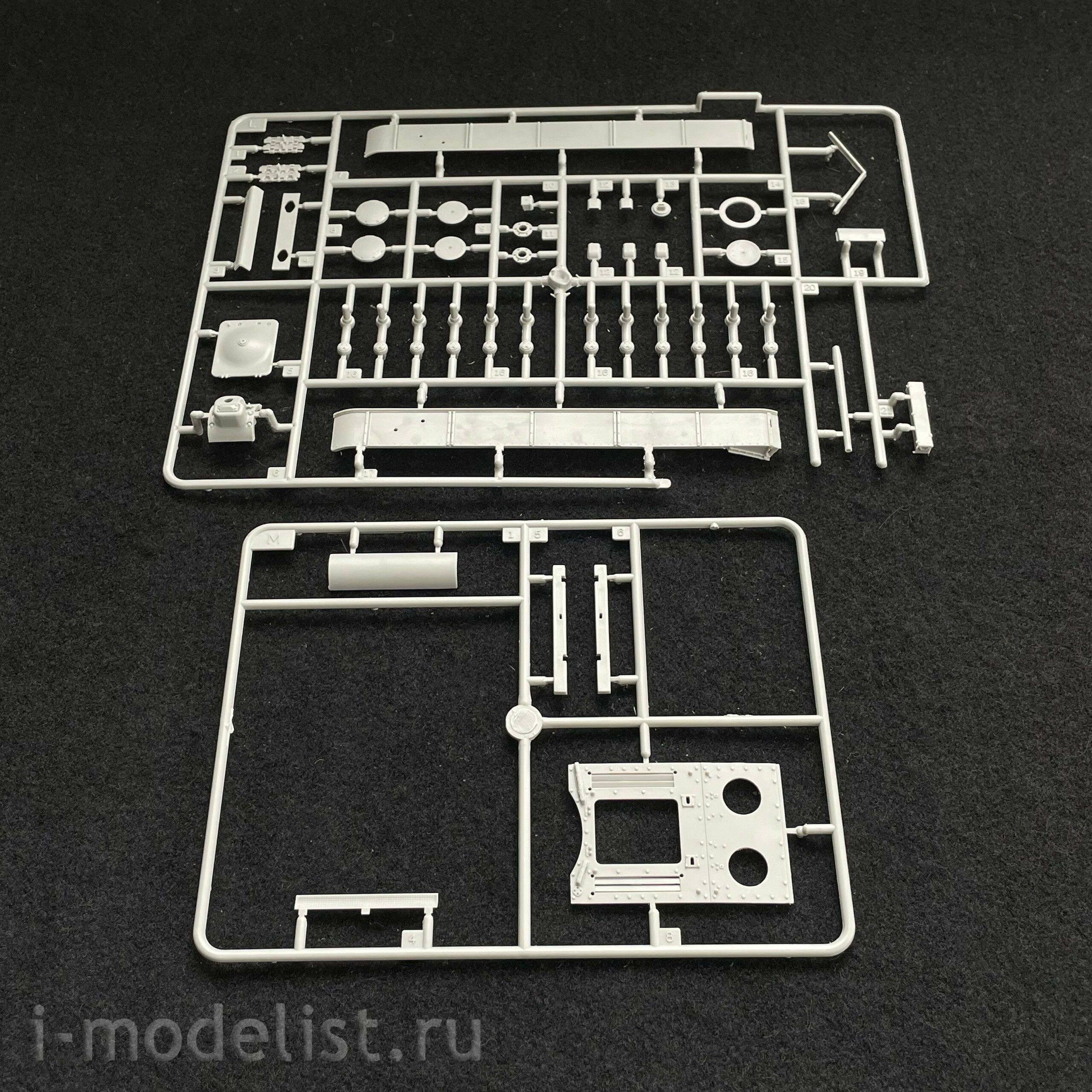 84818 HobbyBoss 1/48 Немецкий танк Pz.Kpfw KV-1 756( r )