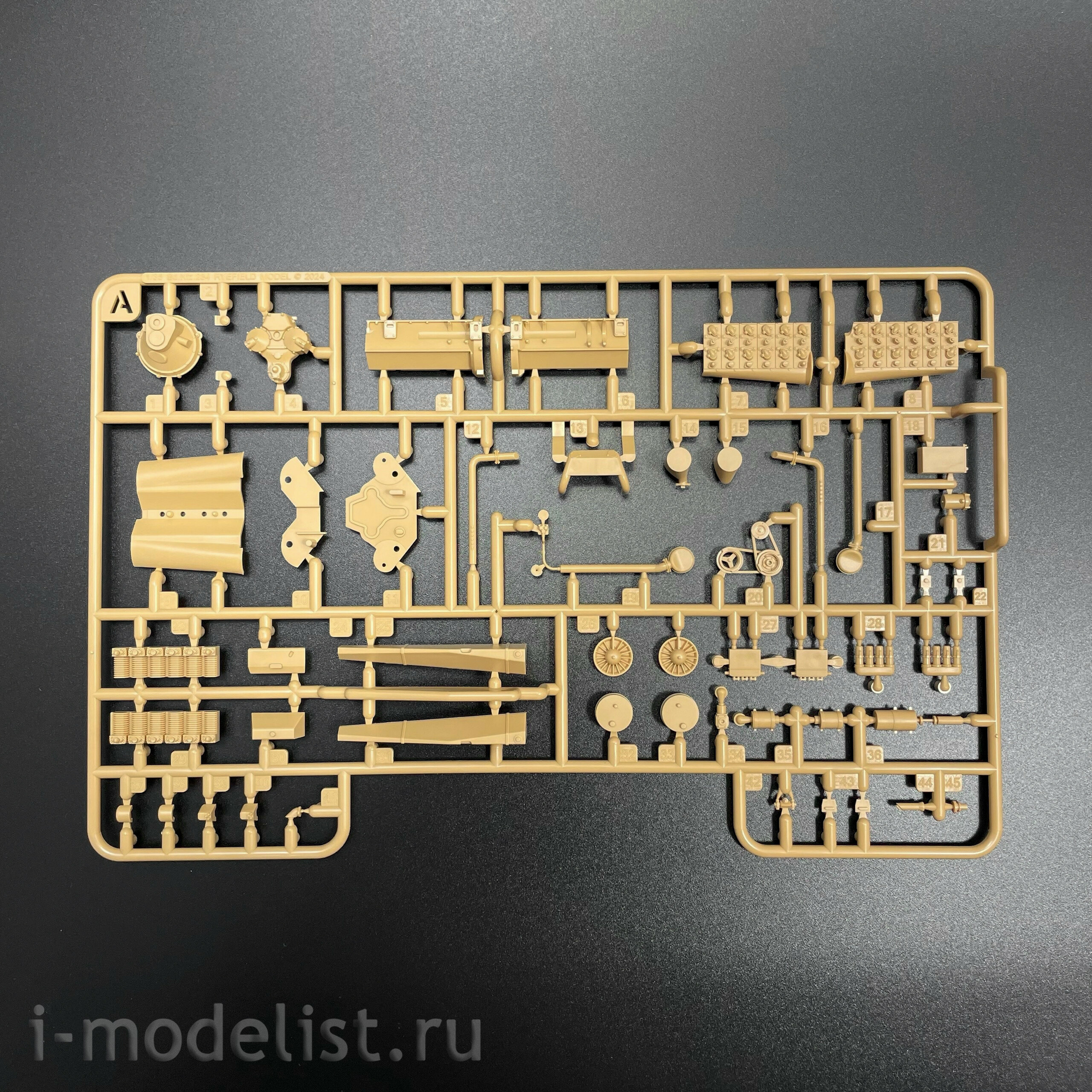 RM-5110 Rye Field Model 1/35 Бронеавтомобиль Sd.Kfz.234/2 PUMA с деталями двигателя