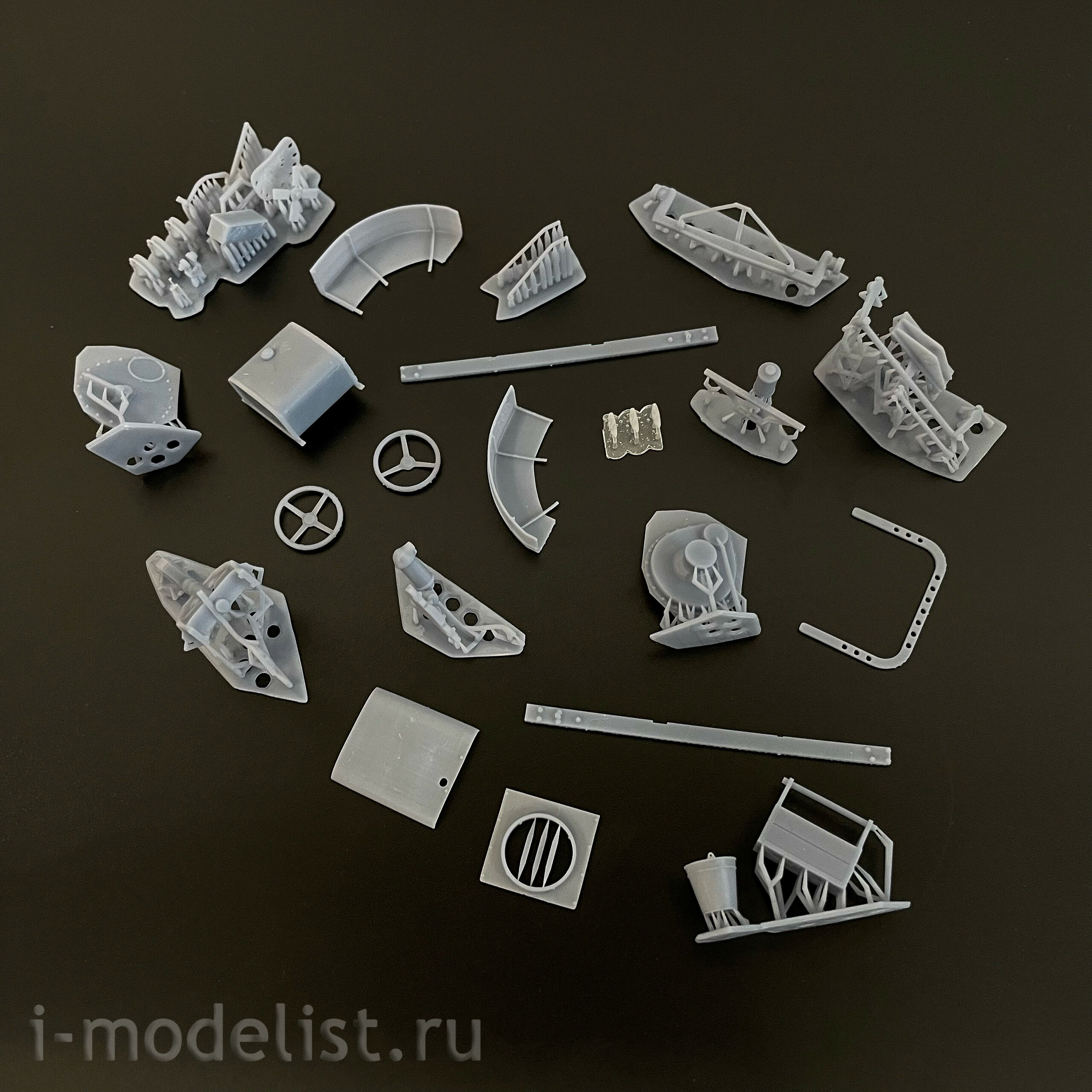 DMS-35276 ДМС 1/35 Советский болотный трактор Универсал-2 Инсторф