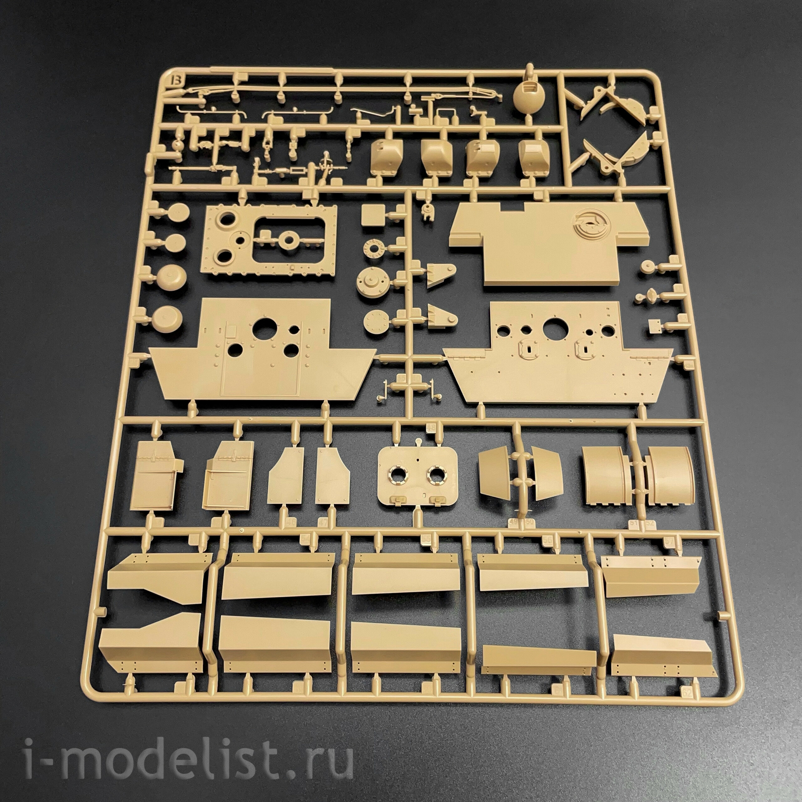 RM-5126 Rye Field Model 1/35 Немецкий тяжелый танк Sd.Kfz.182 Tiger Ausf.B King Tiger (турель Henschel), продвинутая версия