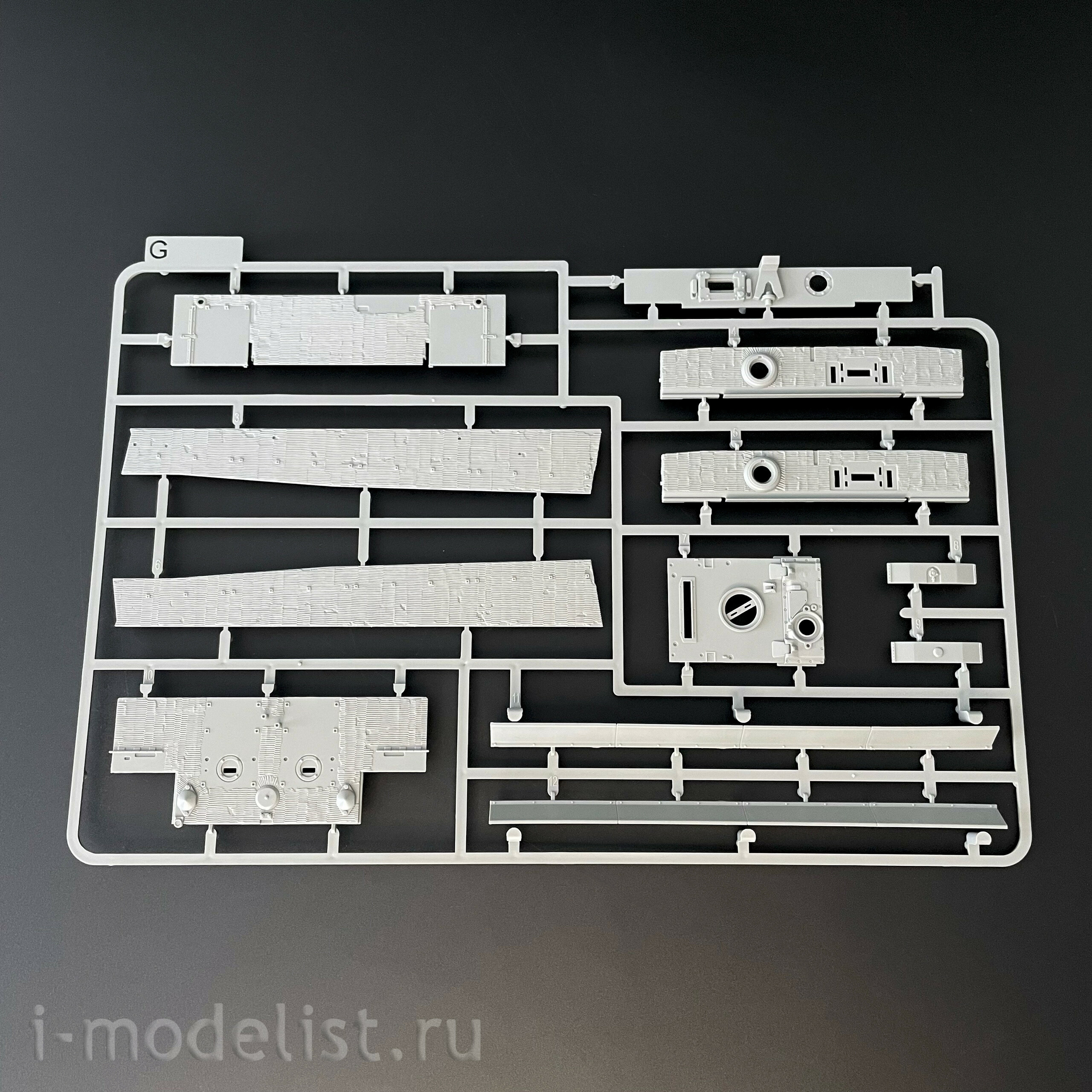 2198 Takom 1/35 Немецкий тяжёлый танк Sd.Kfz. 181 Pz.Kpfw.VI Ausf.E Tiger I (средний) с Zimmerit