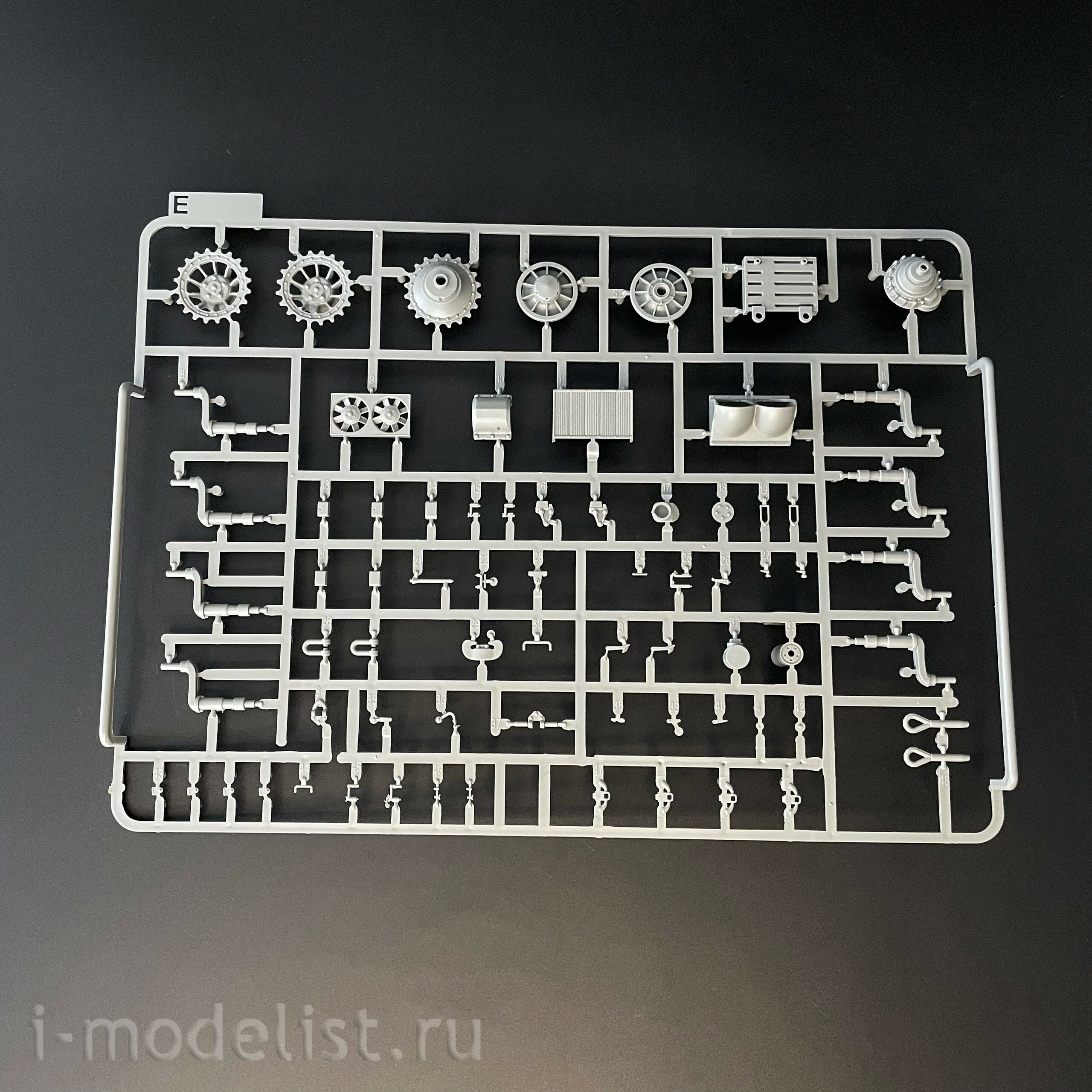 2200 Takom 1/35 Немецкий танк Tiger I (средний) с Zimmerit
