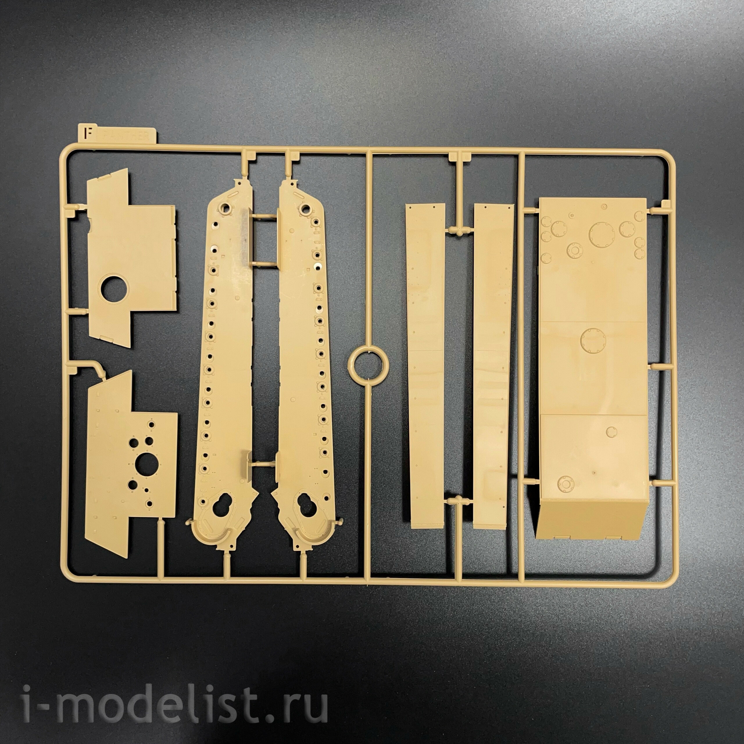RM-5112 Rye Field Model 1/35 Танк Sd.Kfz.171 Panther G с прибором ночного видения