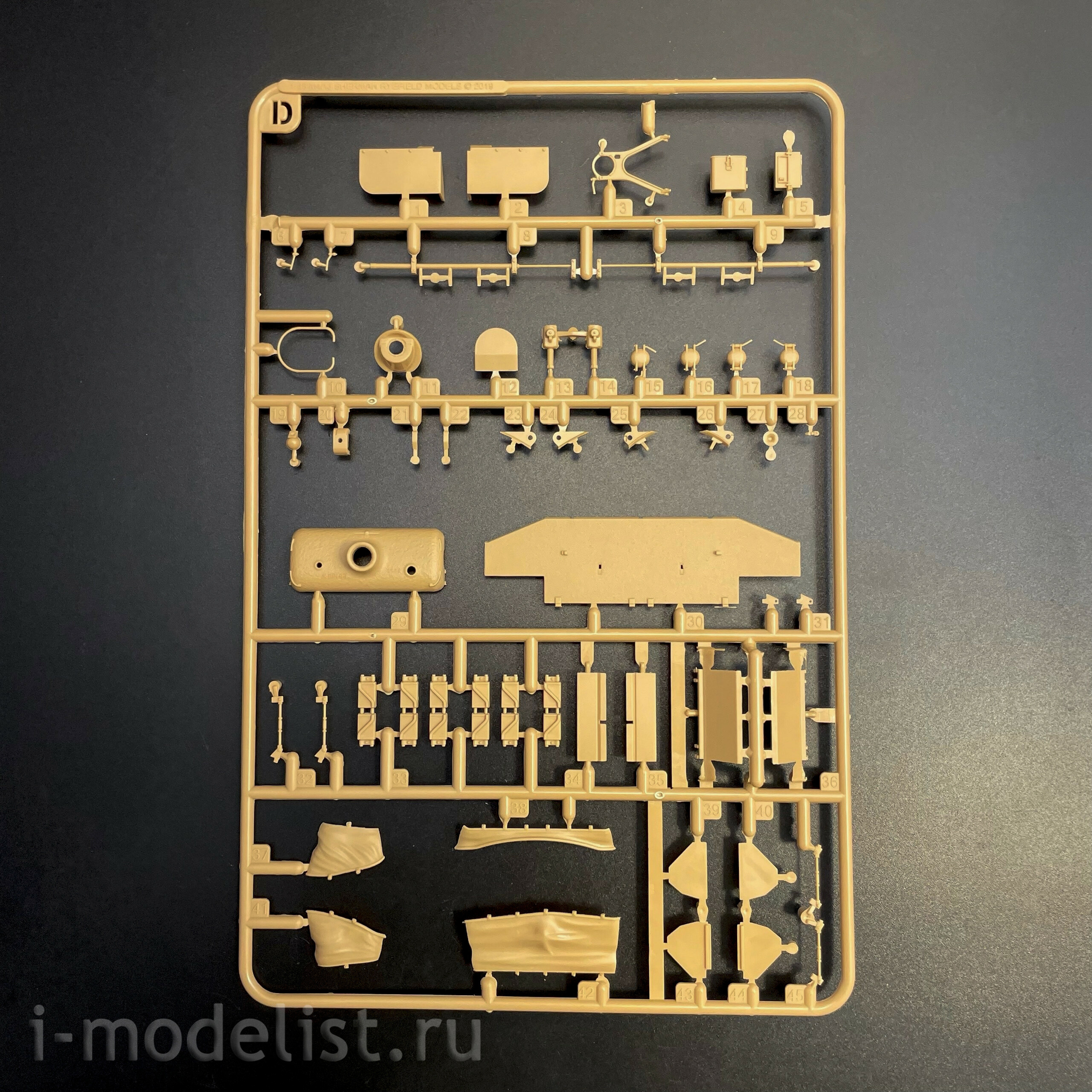RM-5135 Rye Field Model 1/35 Танк M4A3 Sherman 76W VVSS поздний (Стандартная версия с интерьером)	