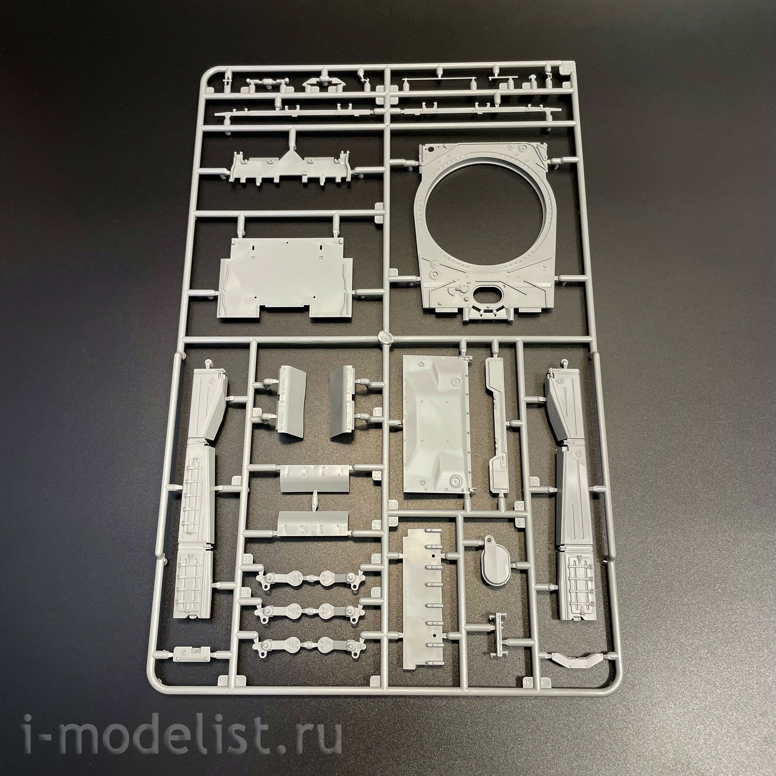35A064 Amusing Hobby 1/35 Российский боевой танк Object640 Black Eagle