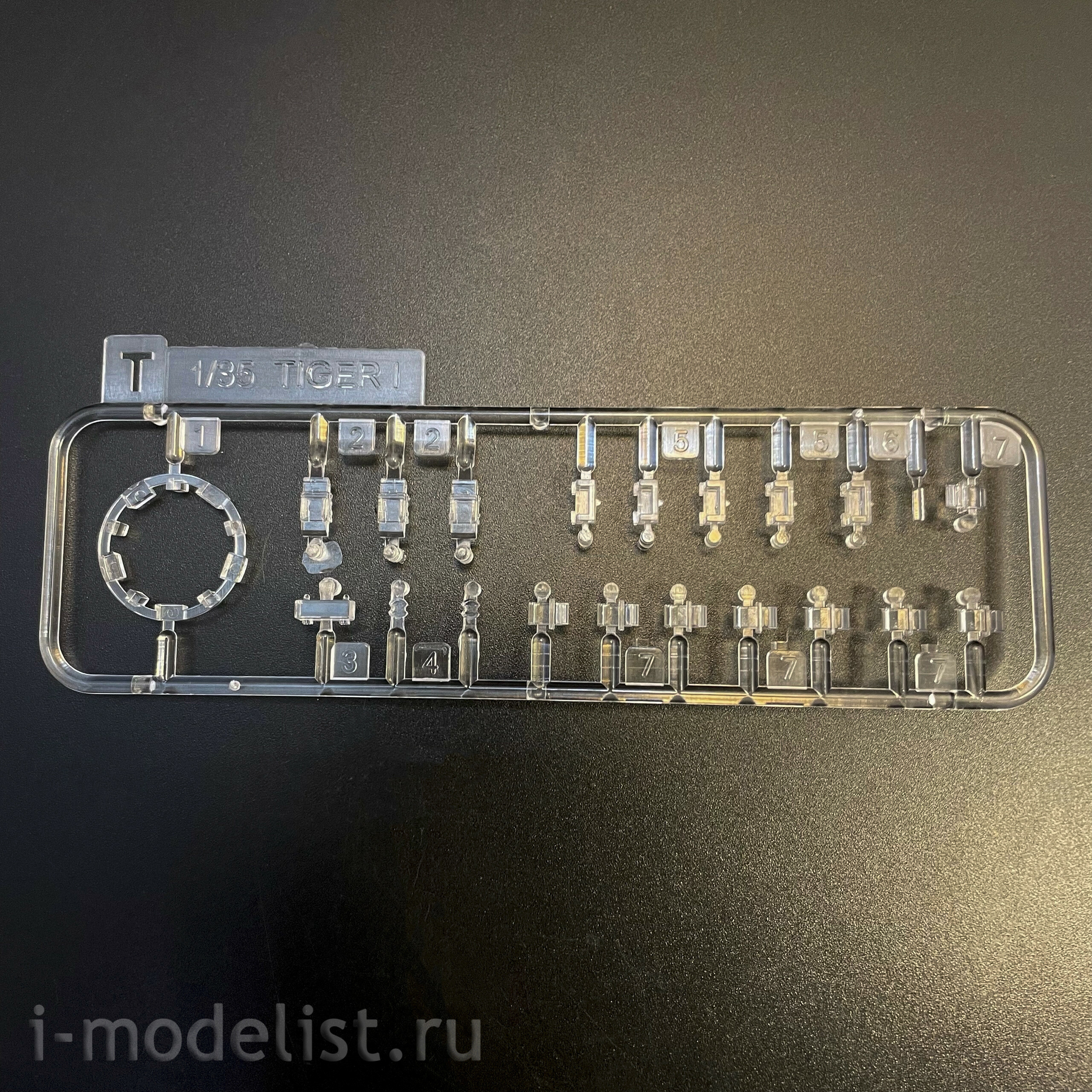 RM-5139 Rye Field Model 1/35 Немецкий танк Sd.kfz.181 Tiger I (ранний, Курск 1943) с фигуркой Михаэля Виттманна