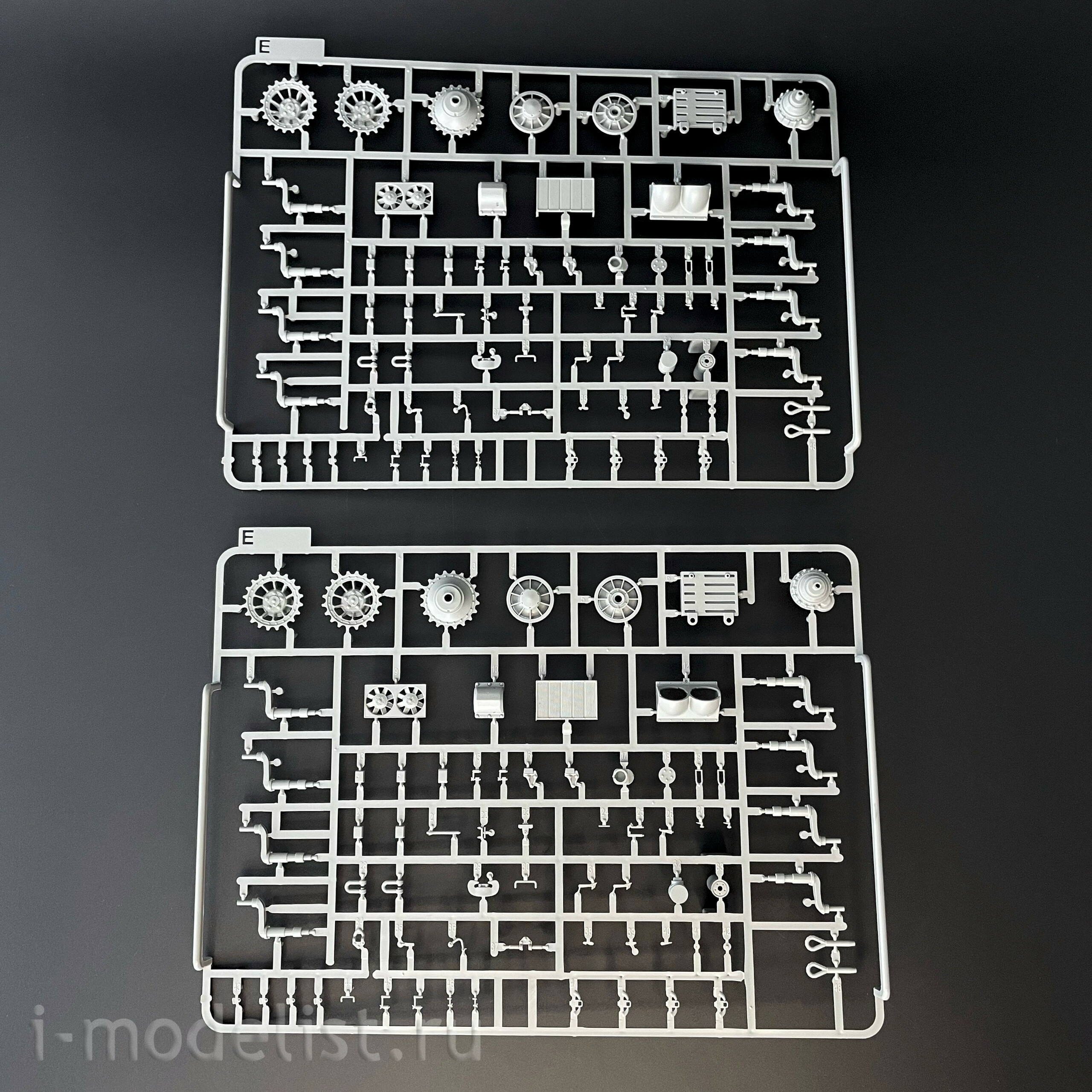 2198 Takom 1/35 Немецкий тяжёлый танк Sd.Kfz. 181 Pz.Kpfw.VI Ausf.E Tiger I (средний) с Zimmerit