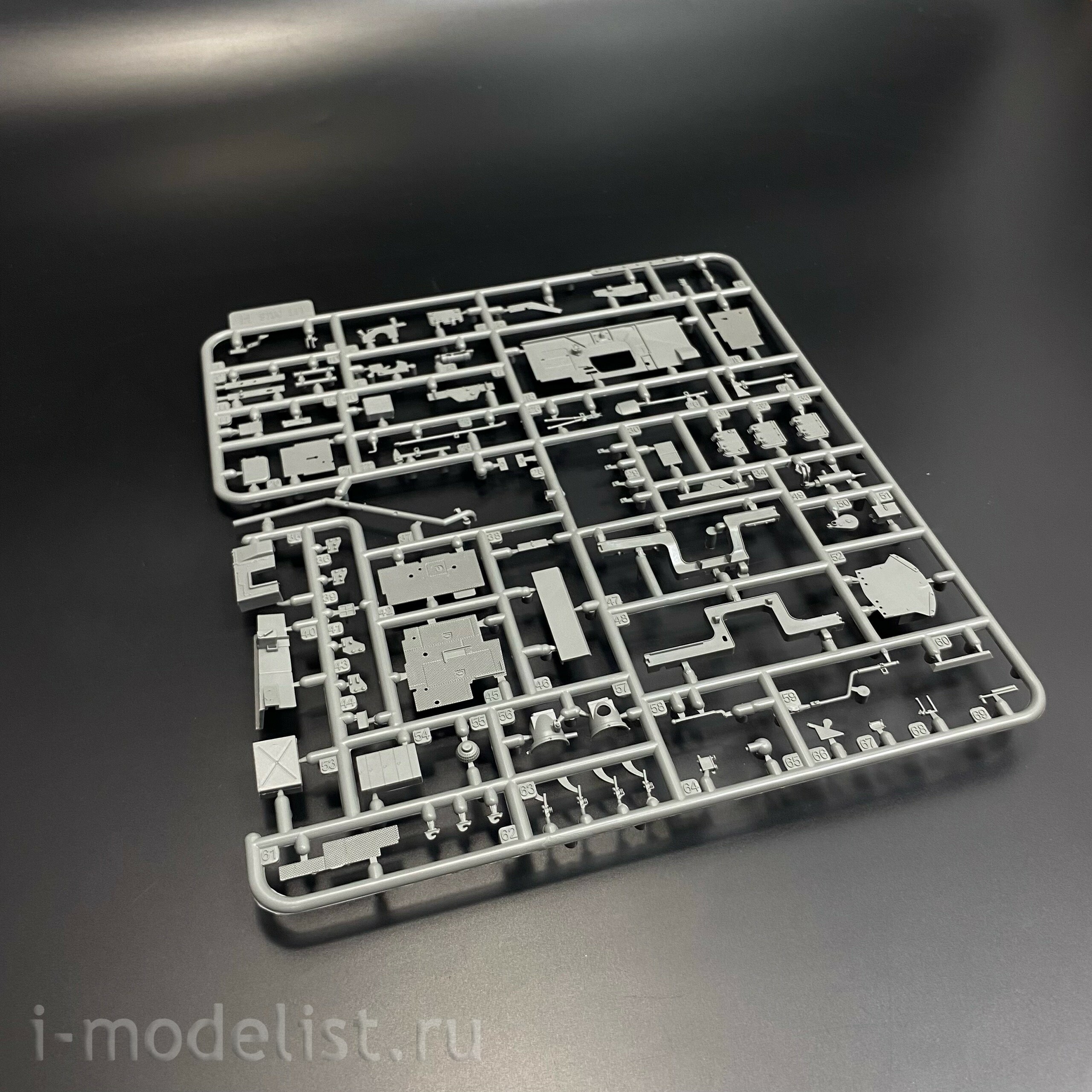 BT-036 Border Model 1/35 Немецкая САУ StuH 42 Ausf. G (Поздняя) с полным интерьером