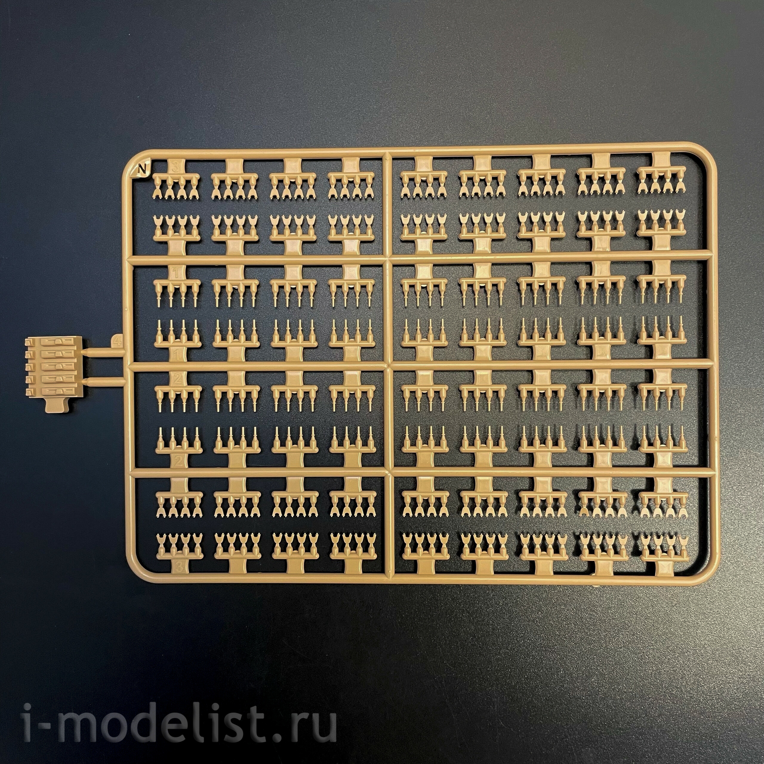 RM-5139 Rye Field Model 1/35 Немецкий танк Sd.kfz.181 Tiger I (ранний, Курск 1943) с фигуркой Михаэля Виттманна