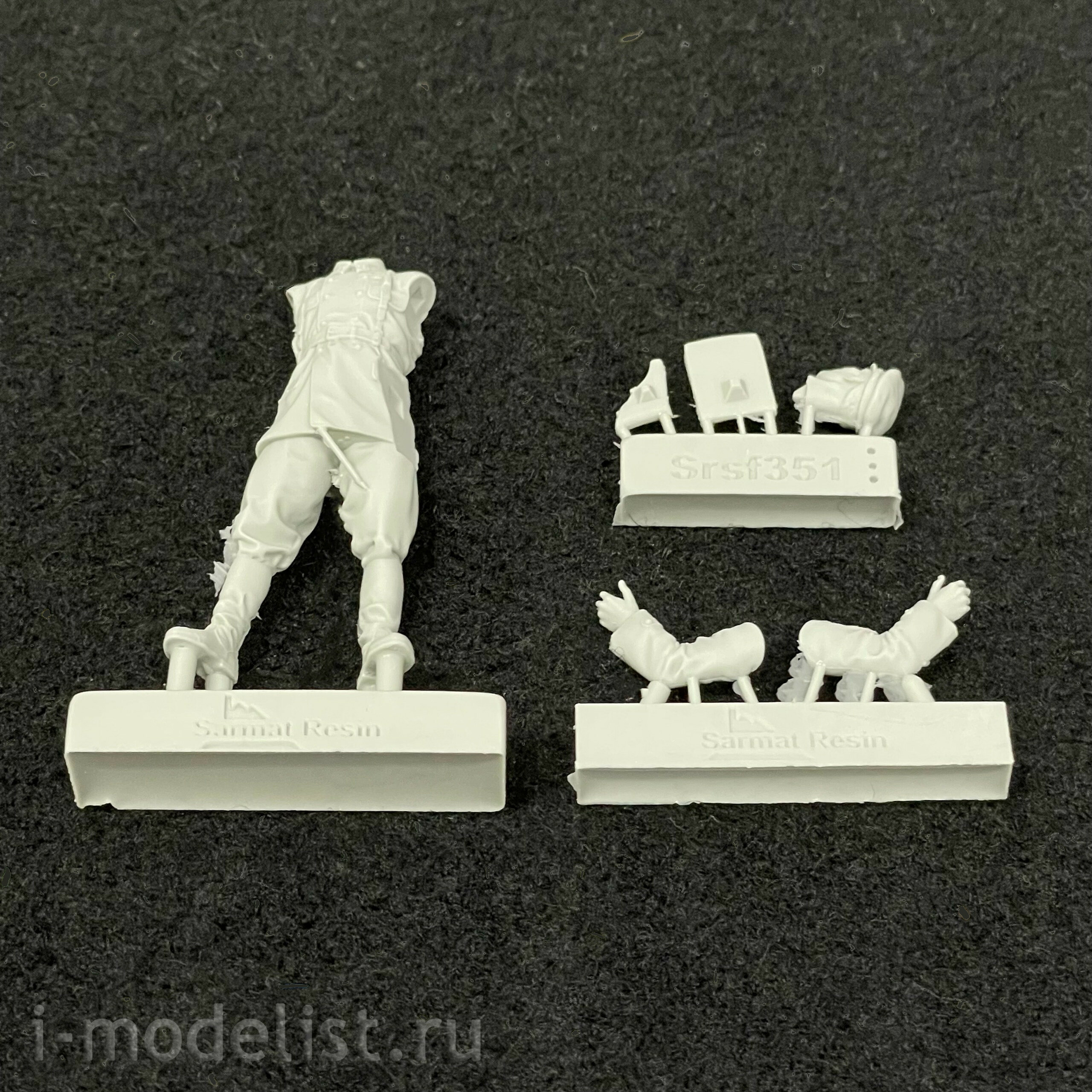 SRMS35001-3 Sarmat Resin 1/35 Набор из трех фигур танкистов в специальном кожаном обмундировании 1928-1933гг.