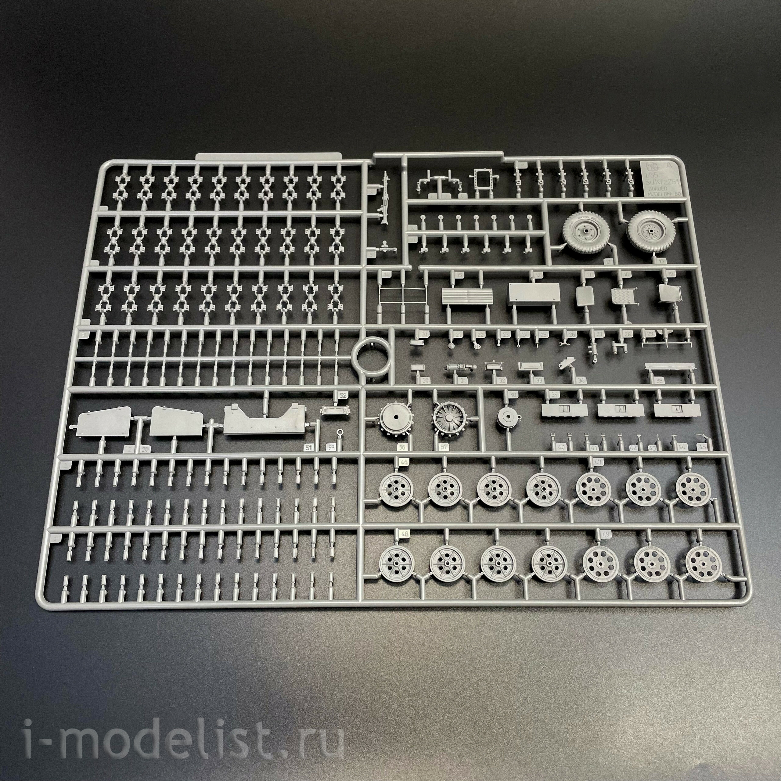 BT-042 Border Model 1/35 Немецкий бронетранспортёр Sd.Kfz.251D Ausf D. с башней R/35