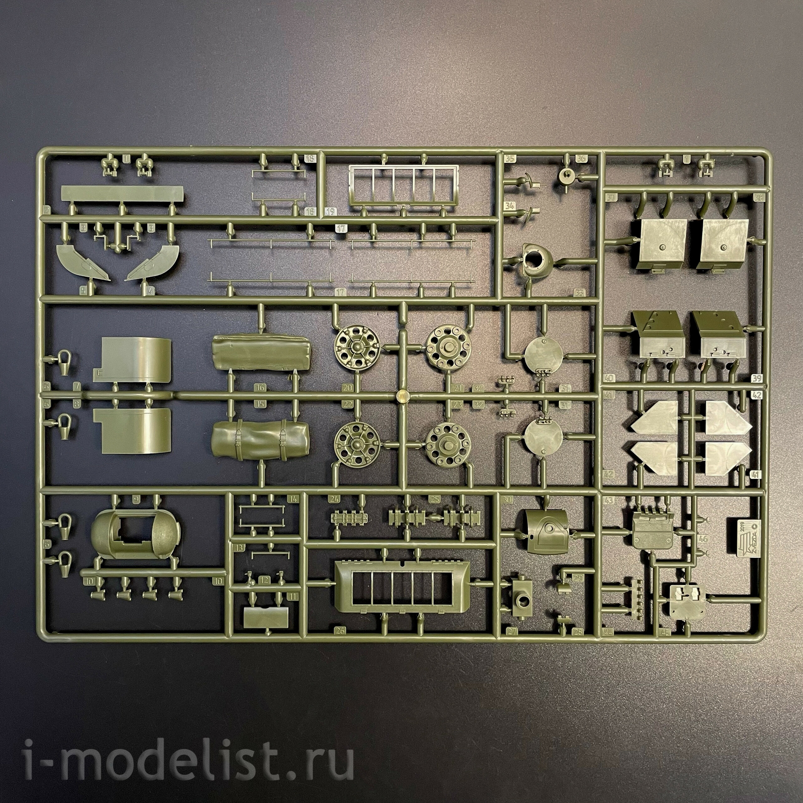 3686ГП Звезда 1/35 Герои Победы. Советский средний танк Т-34/76 обр. 1942 г.