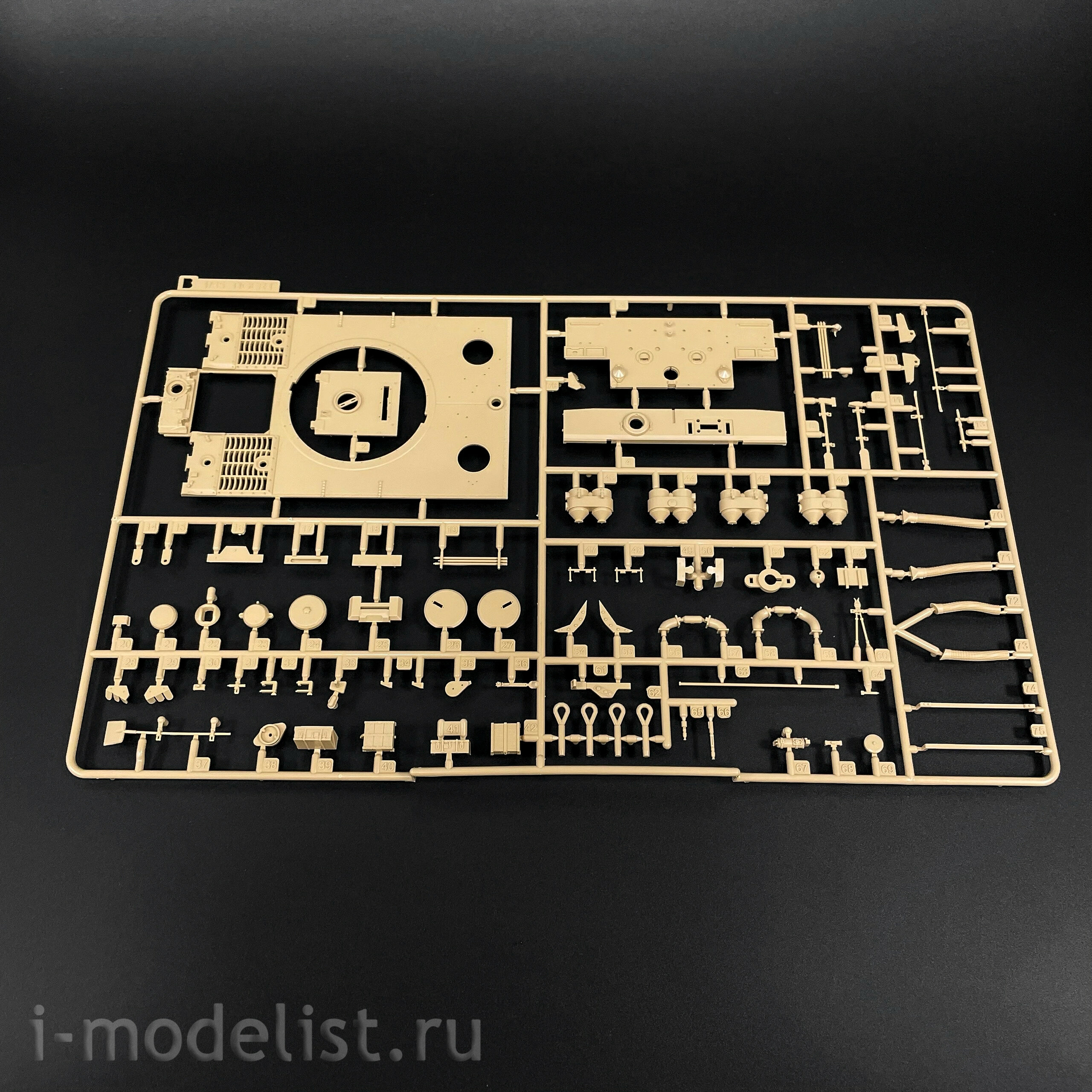 RM-5100 Rye Field Model 1/35 Немецкий танк Pz. Kpfw. VI Ausf. E Tiger I mid. Production