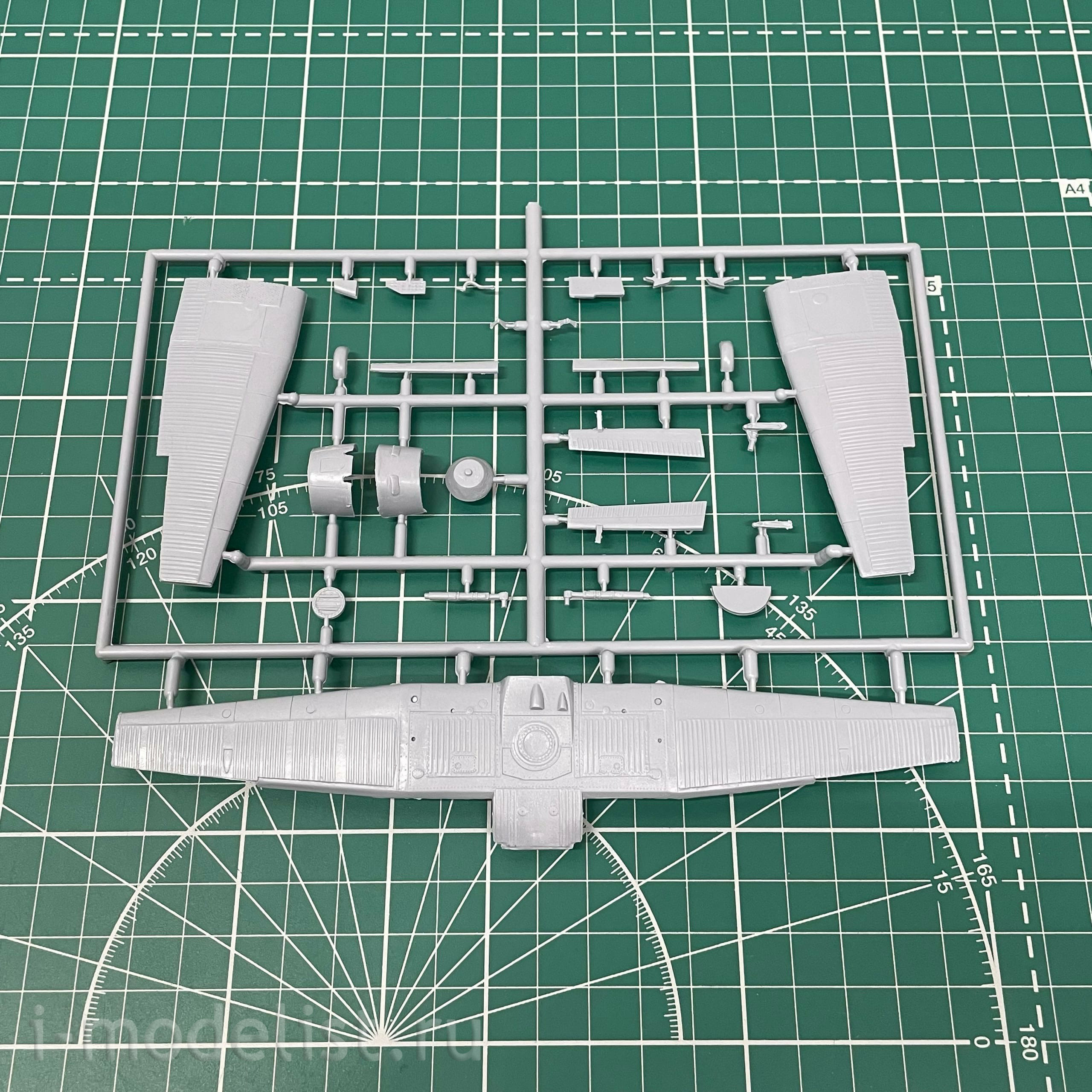 KPM0130 Kovozavody Prostejov 1/72 Самолёт Let Z-37A-2 