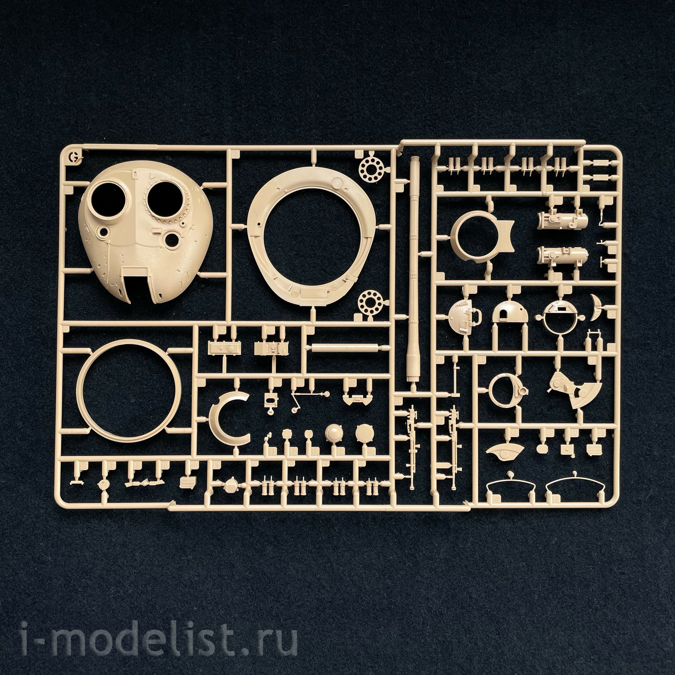RM-5091 Rye Field Model 1/35 Советский танк Т-55АМД с комплексом активной защиты (КАЗ) 