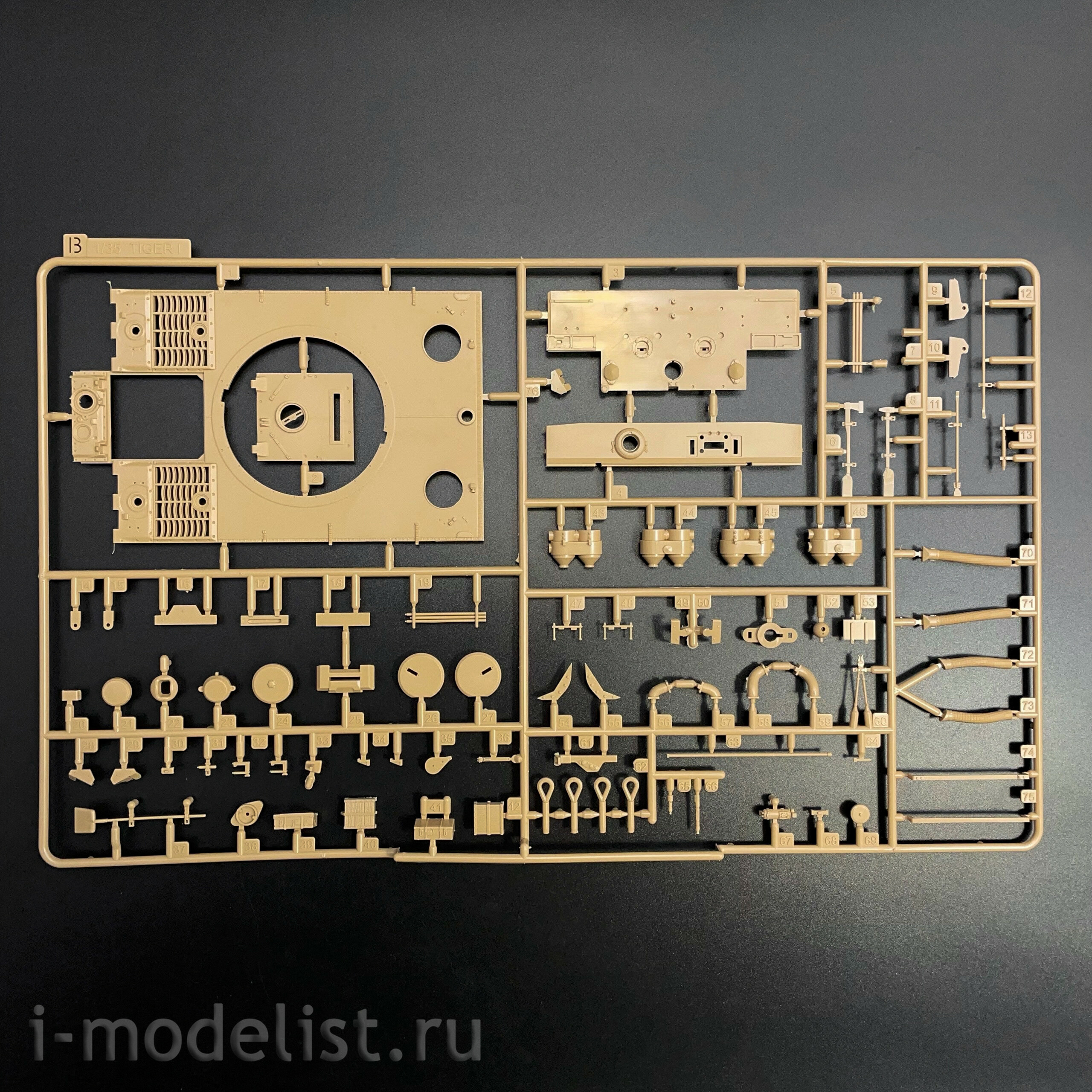 RM-5130 Rye Field Model 1/35 Pz.Kpfw. VI Ausf. E Tiger I ранний (Стандартная версия с полным интерьером)