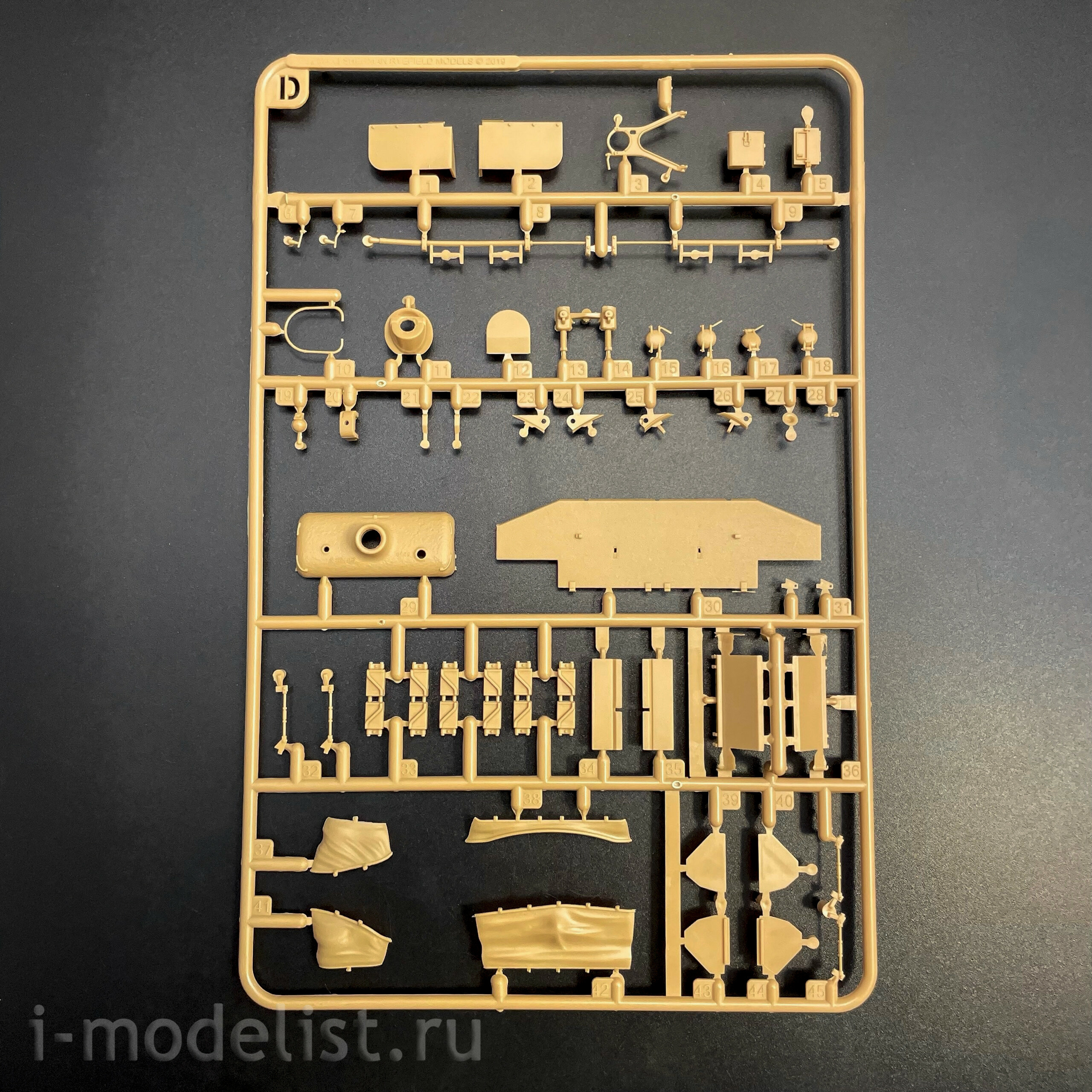 RM-5132 Rye Field Model 1/35 Танк M4A3 Sherman 76W VVSS поздний (Стандартная версия)
