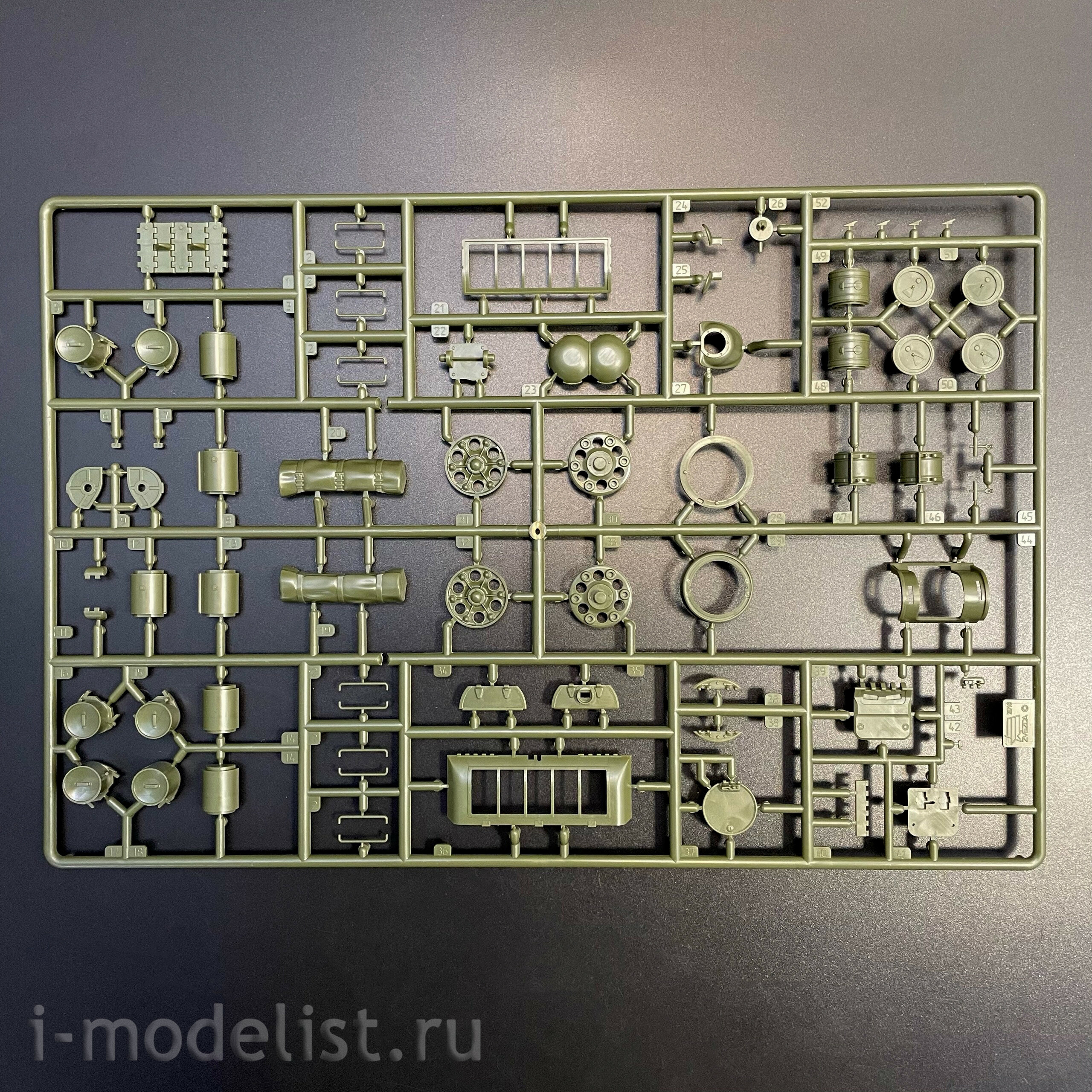 3687ГП Звезда 1/35 Герои Победы. Советский средний танк Т-34/85