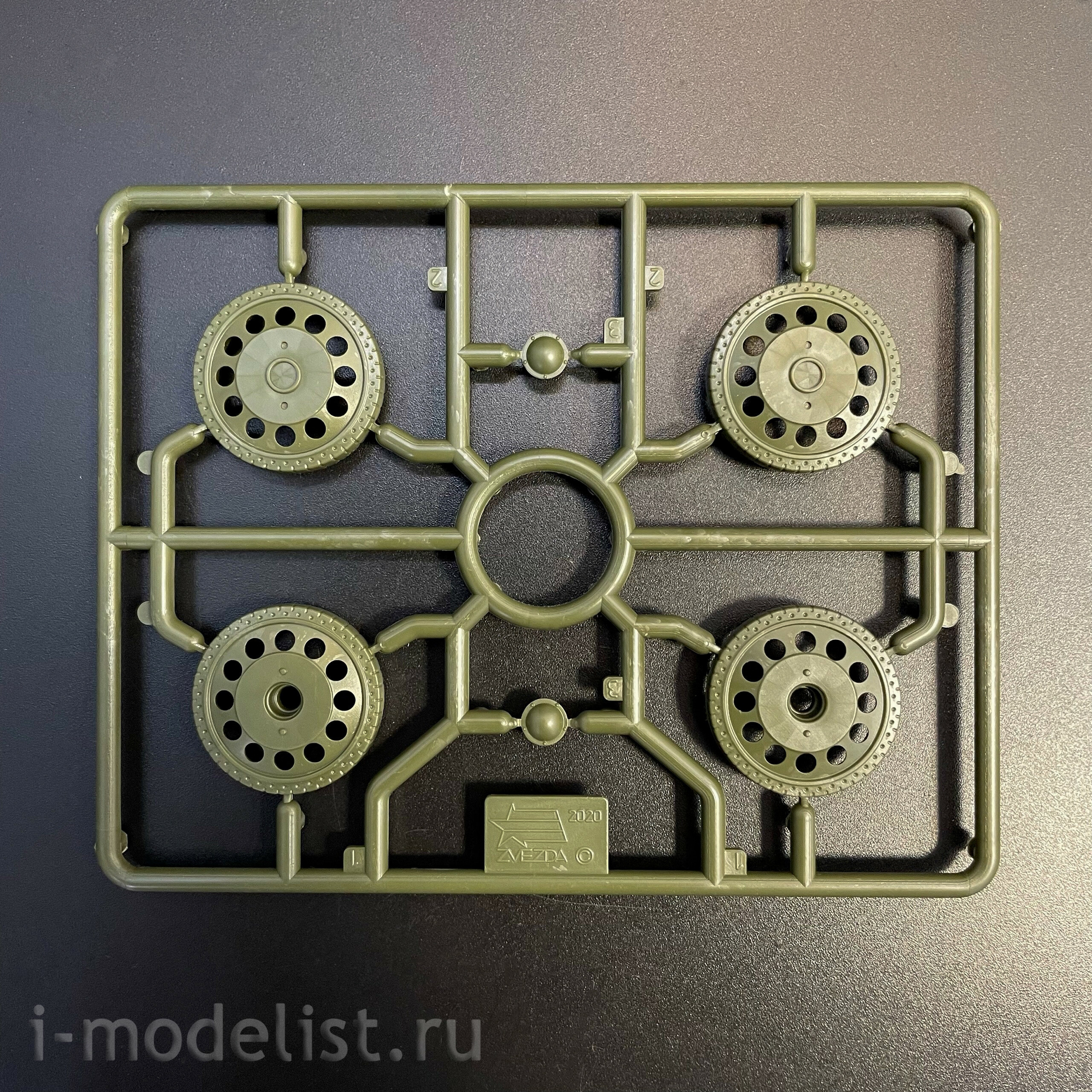 3686ГП Звезда 1/35 Герои Победы. Советский средний танк Т-34/76 обр. 1942 г.