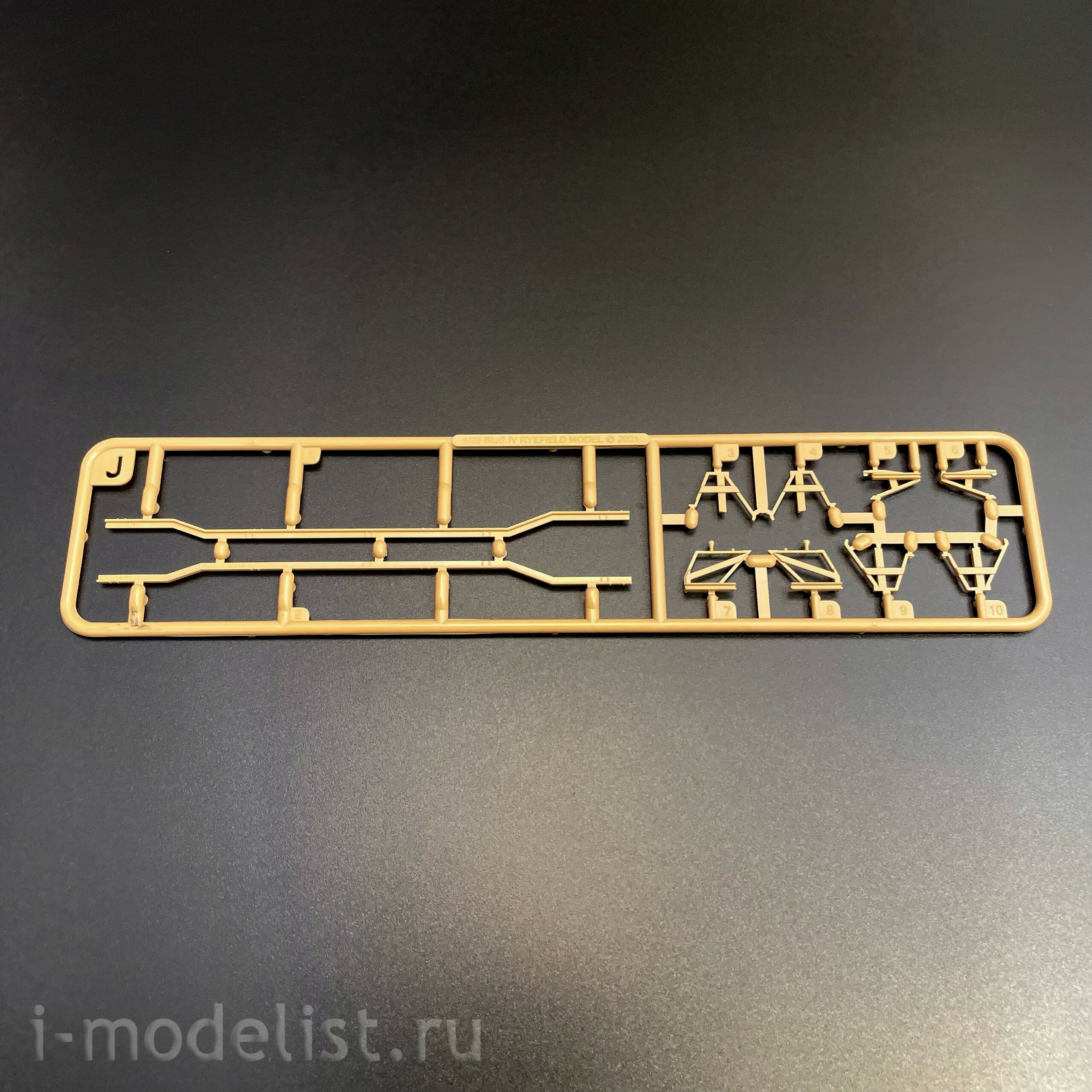 RM-5111 Rye Field Model 1/35 Немецкая САУ Sd.Kfz.167 StuG.IV Late Production с двигателем и рабочими траками