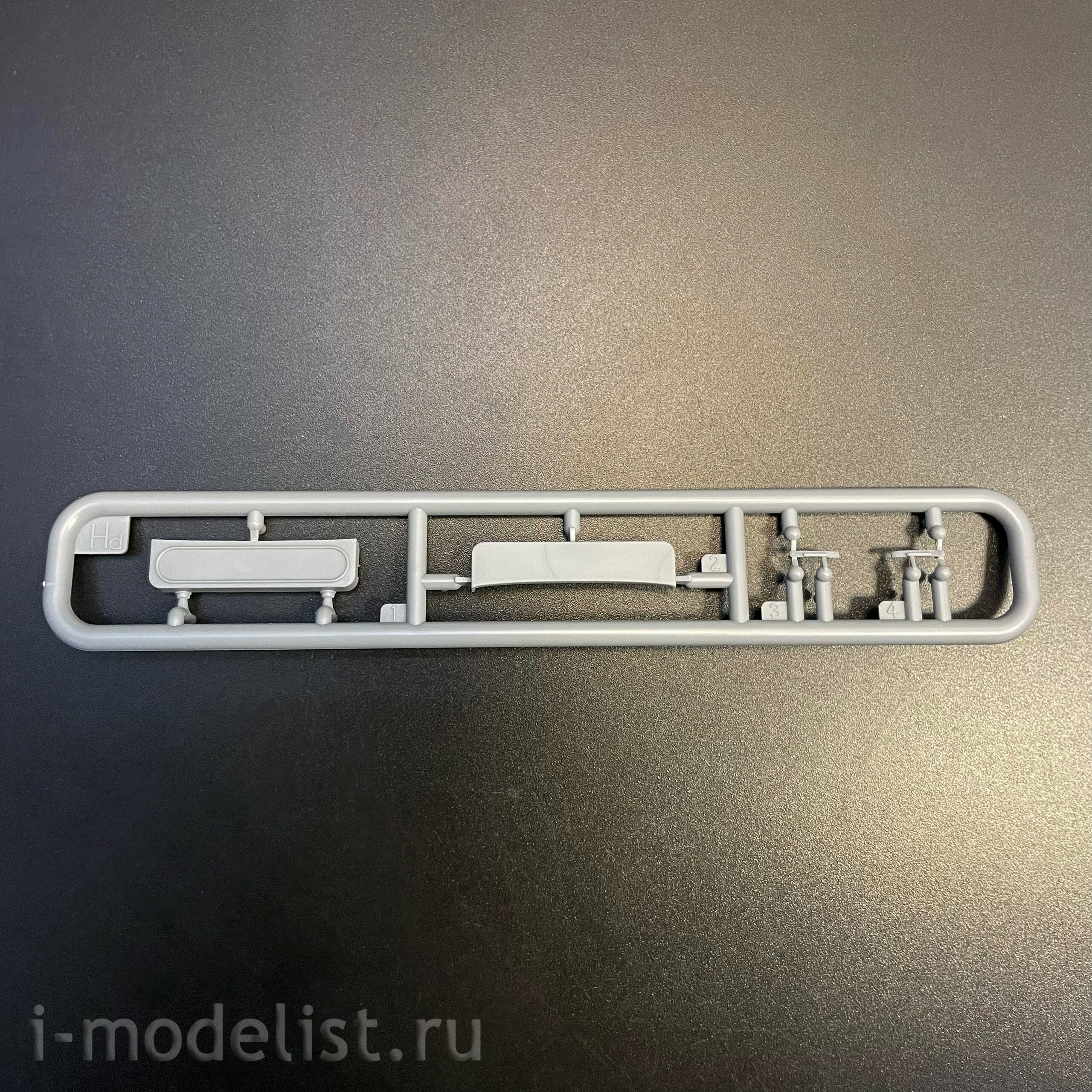 AK35033 AK Interactive 1/35 Автобус для аэропорта T2 1967 года / T2 Model 1967 Airport Bus