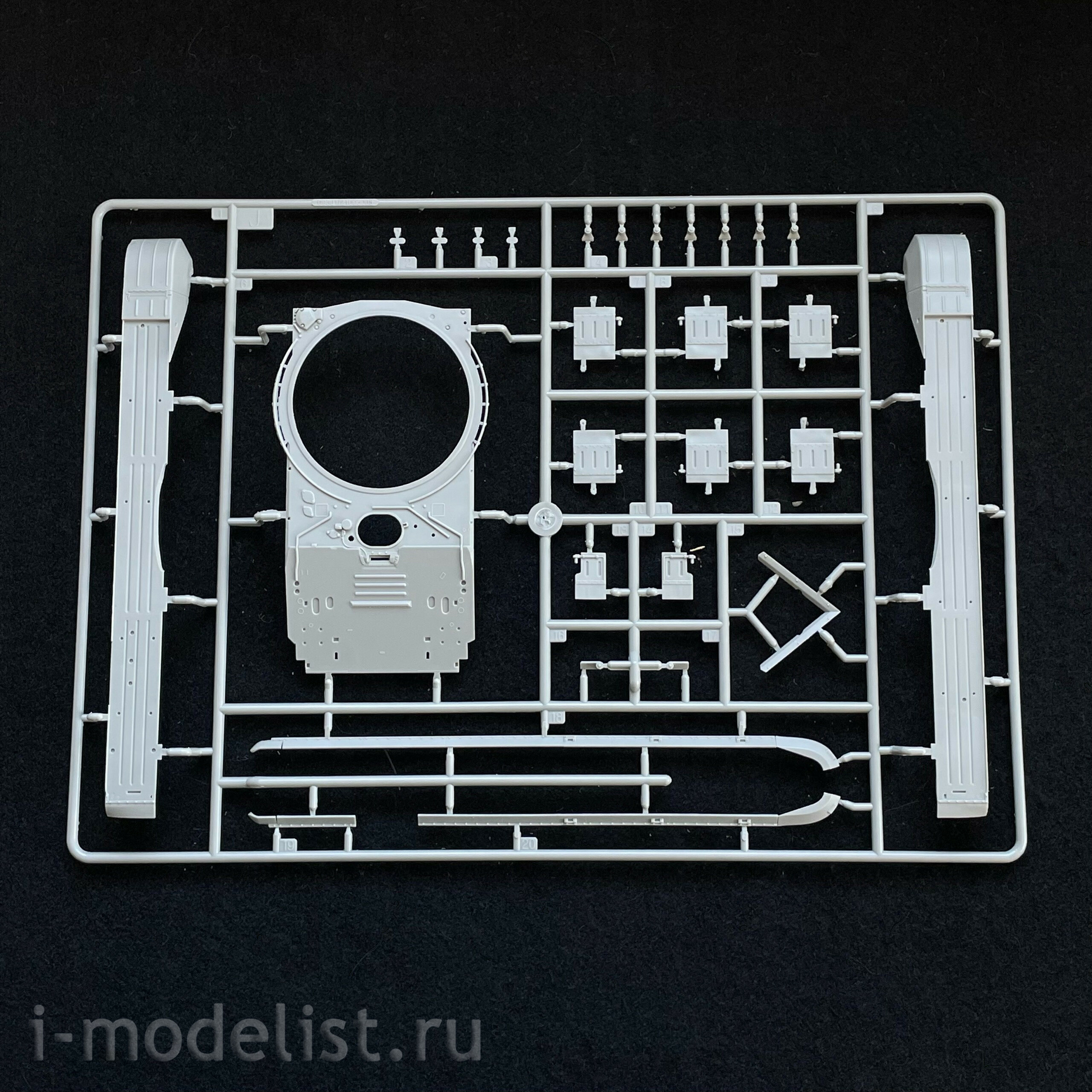 09603 Трубач 1/35 Российский танк Т-72М (по лицензии УВЗ)
