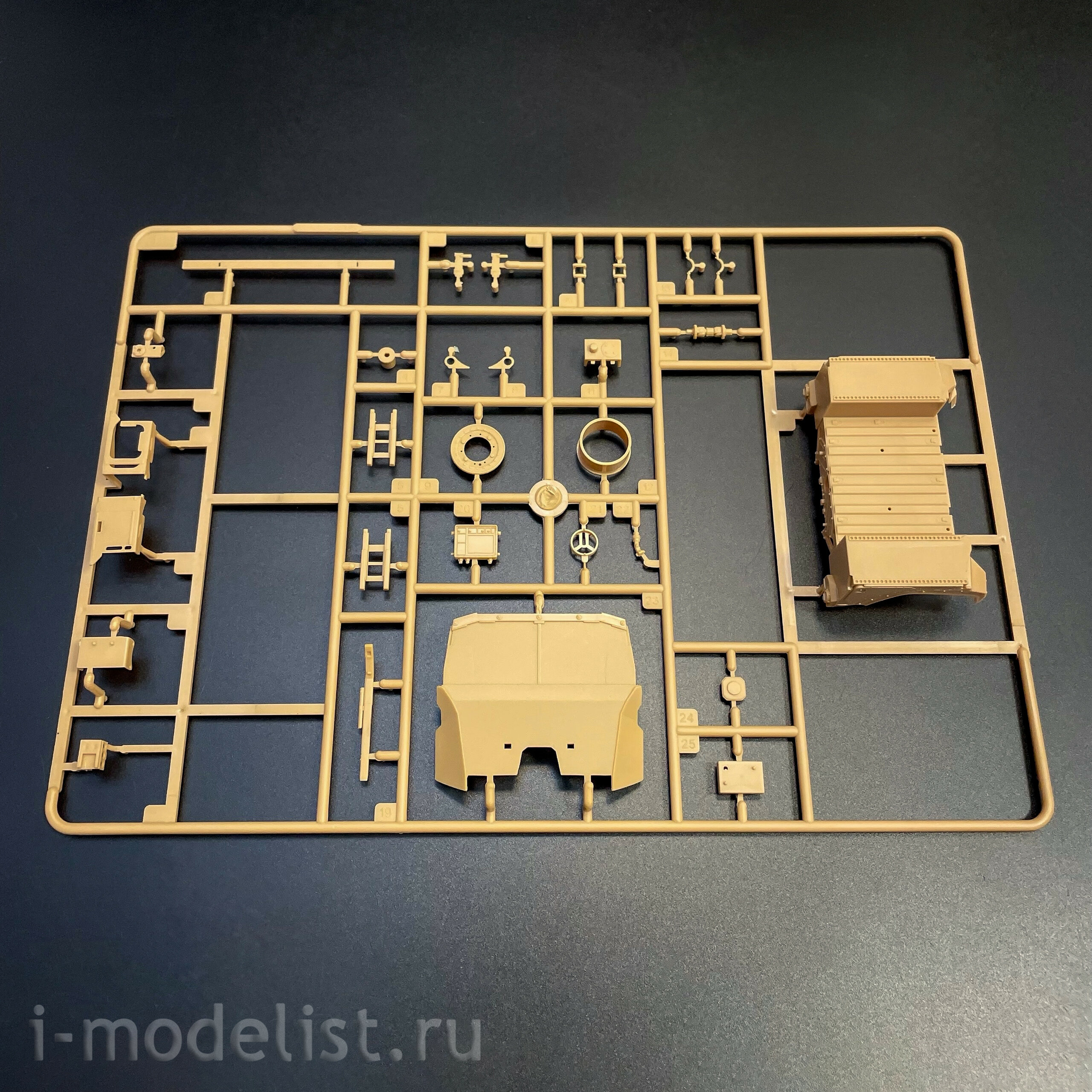 63568 I Love Kit 1/35 Автомобиль повышенной защищенности M1280 LMTV + полуприцеп M1101