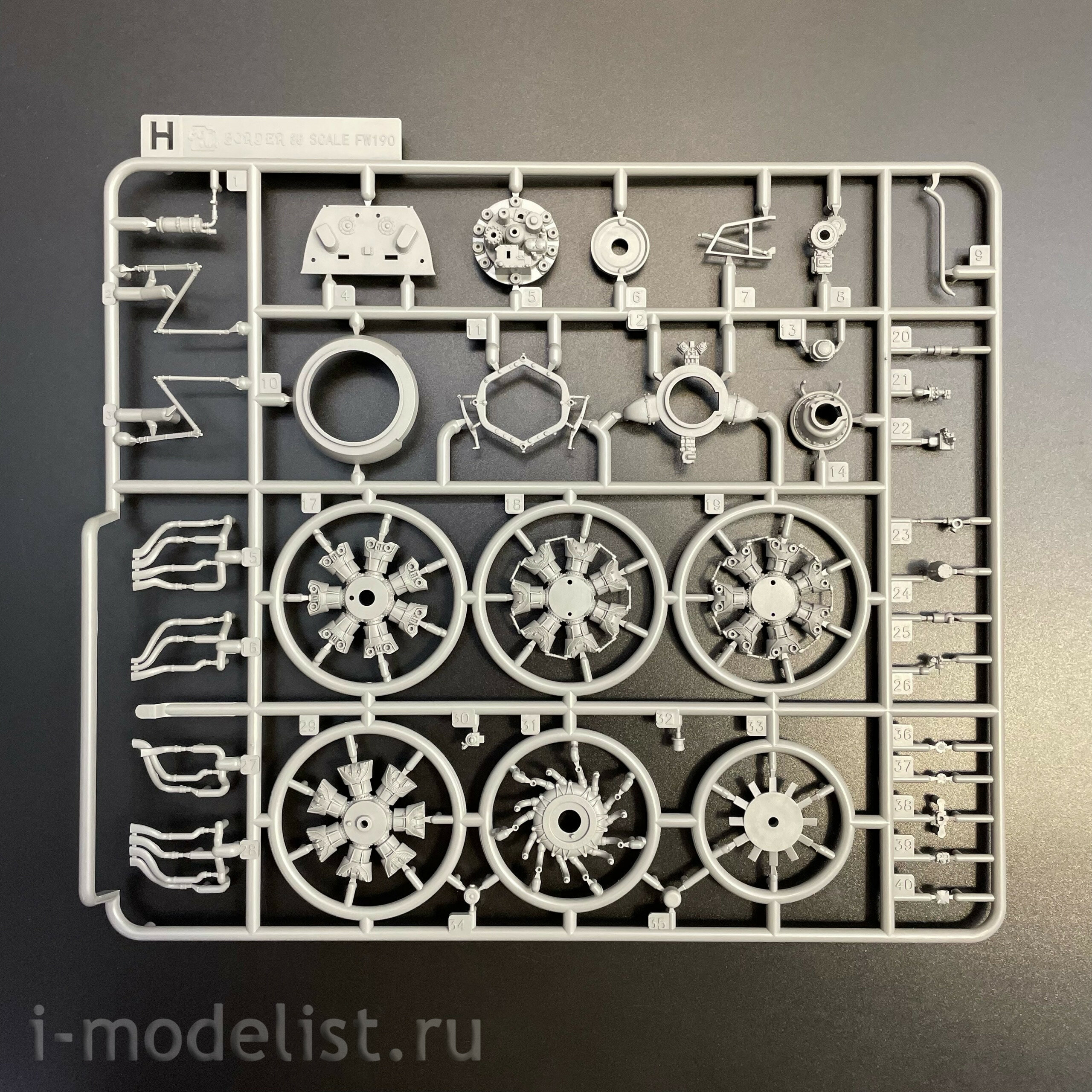 BF-009 Border Model 1/35 Немецкий истребитель Focke-Wulf FW-190A-8, 4 в 1 (R2; R6; R7; R8)