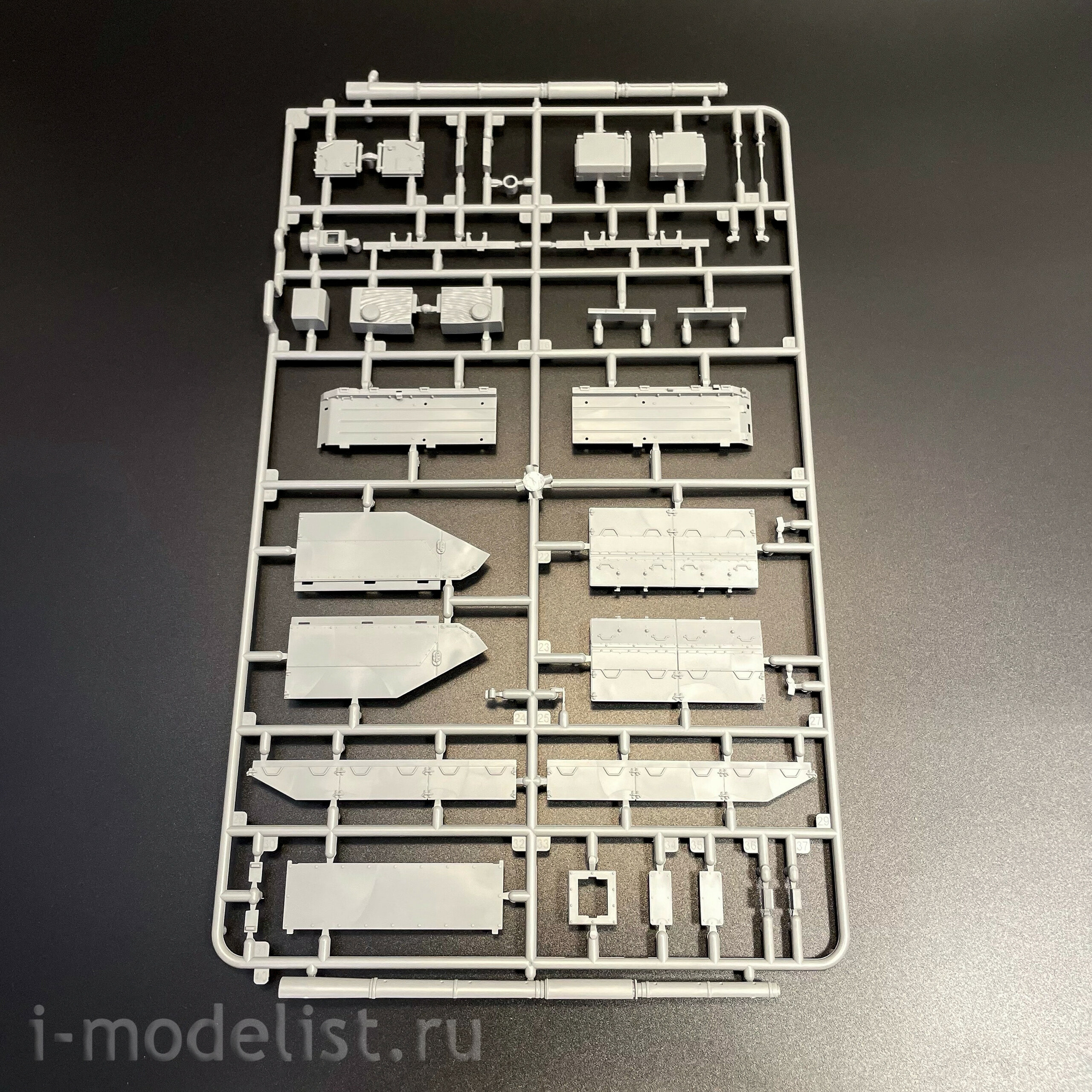 35A064 Amusing Hobby 1/35 Российский боевой танк Object640 Black Eagle