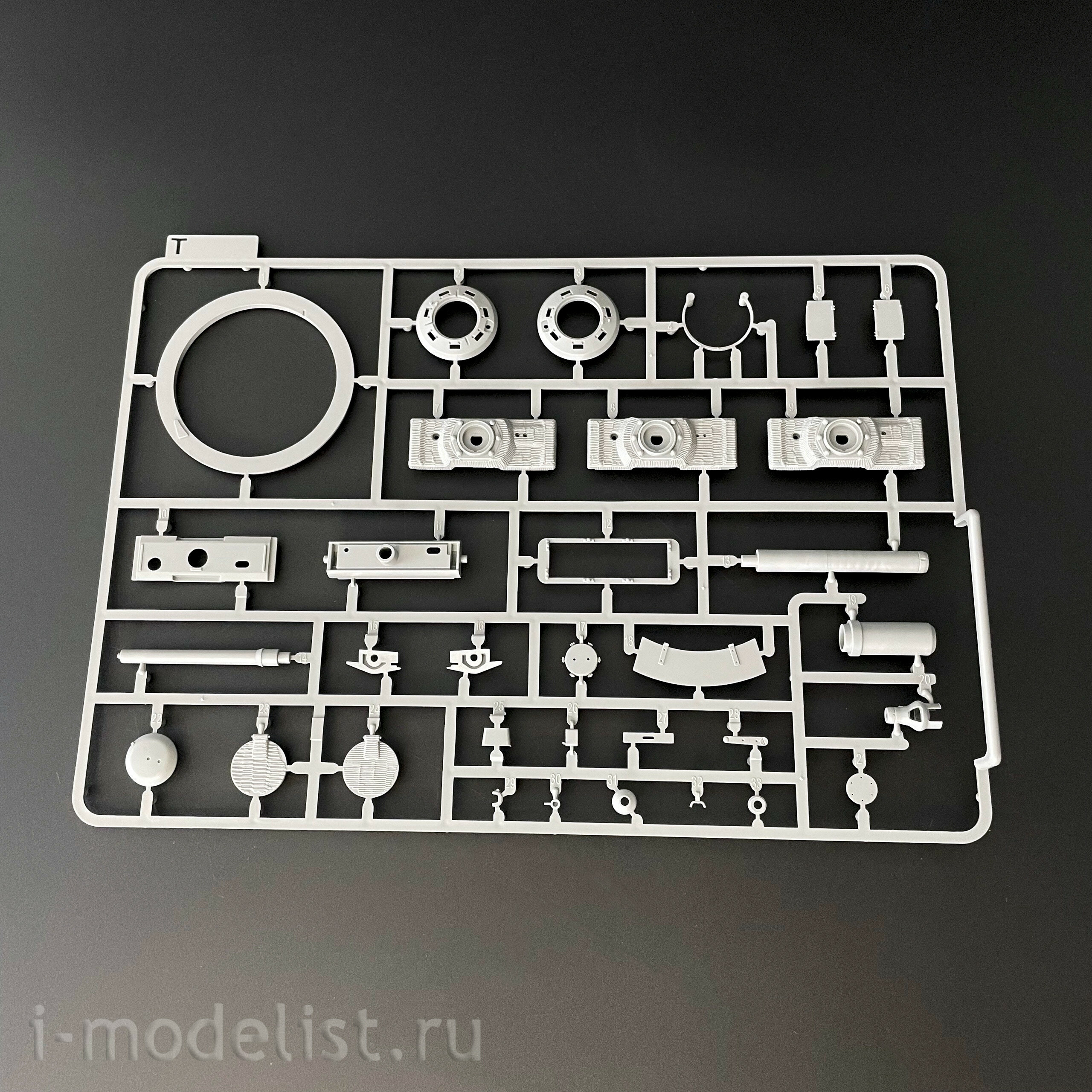 2198 Takom 1/35 Немецкий тяжёлый танк Sd.Kfz. 181 Pz.Kpfw.VI Ausf.E Tiger I (средний) с Zimmerit