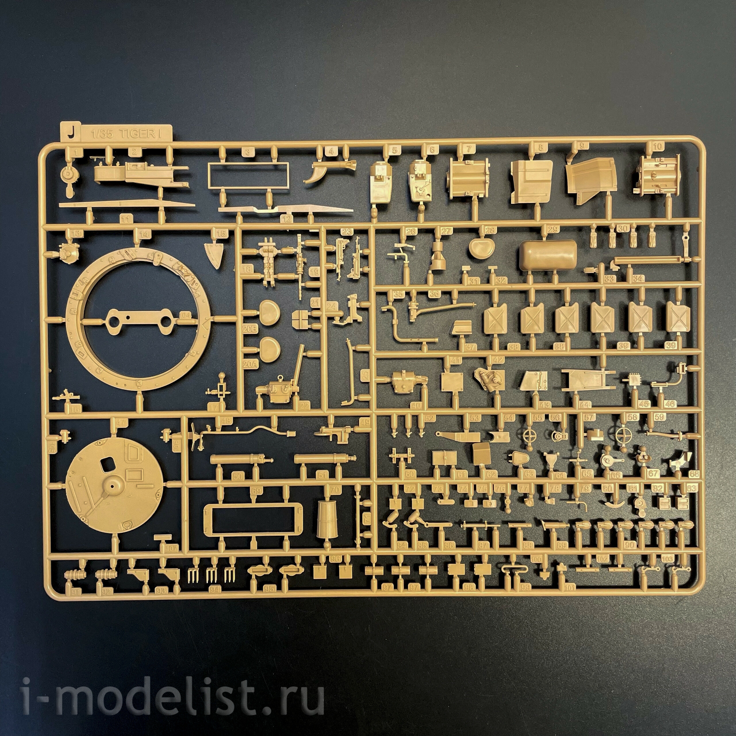 RM-5139 Rye Field Model 1/35 Немецкий танк Sd.kfz.181 Tiger I (ранний, Курск 1943) с фигуркой Михаэля Виттманна