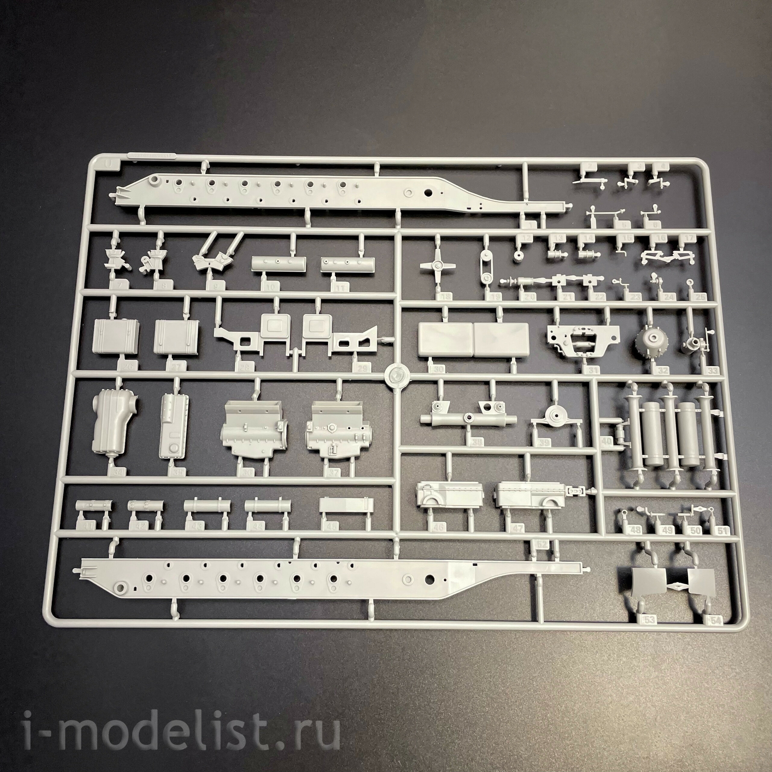 09576 Трубач 1/35 Тяжелый тягач Schwerer Zugkraftwagen 18to Sd. Kfz. 9/1 с 6-тонным краном Bilstein