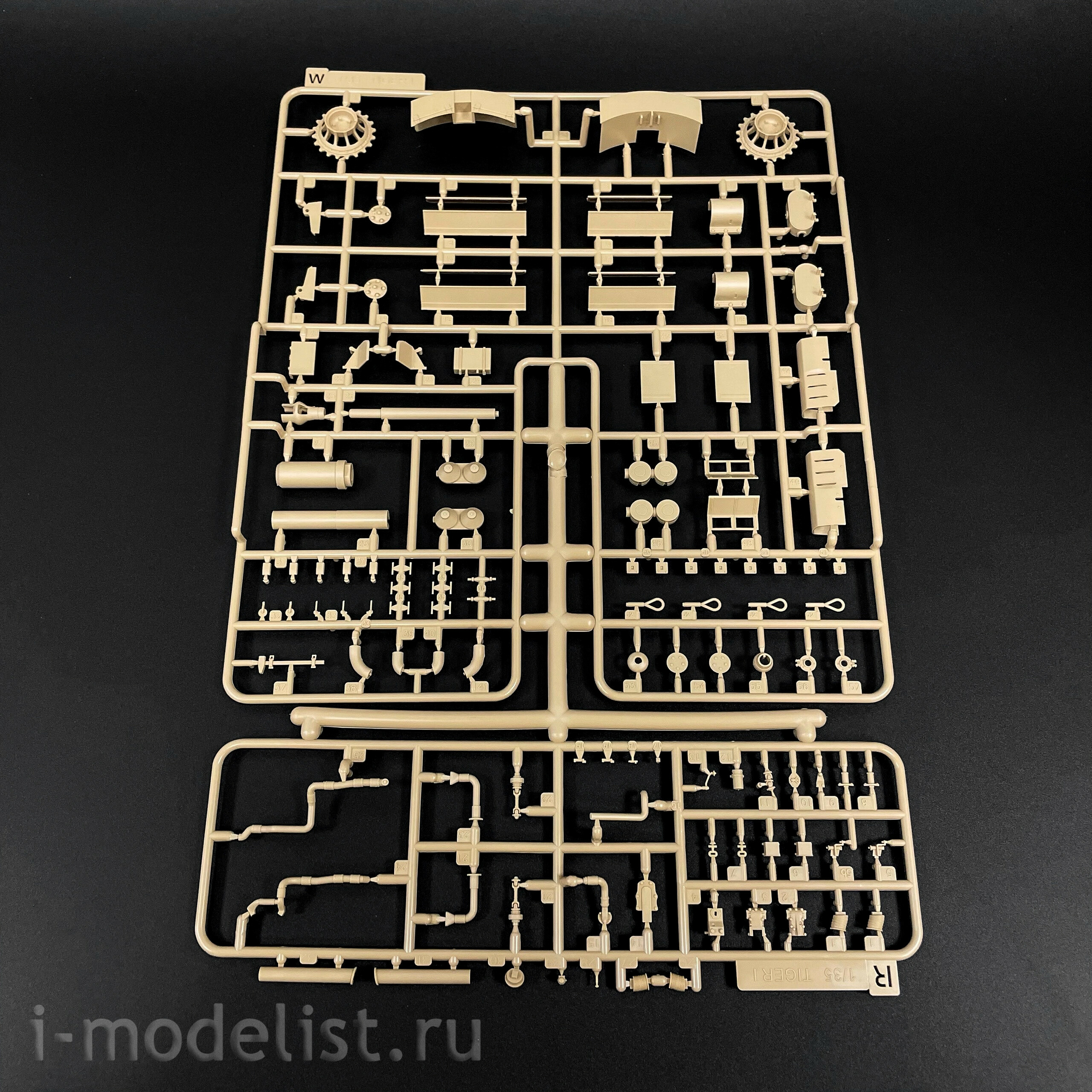RM-5100 Rye Field Model 1/35 Немецкий танк Pz. Kpfw. VI Ausf. E Tiger I mid. Production