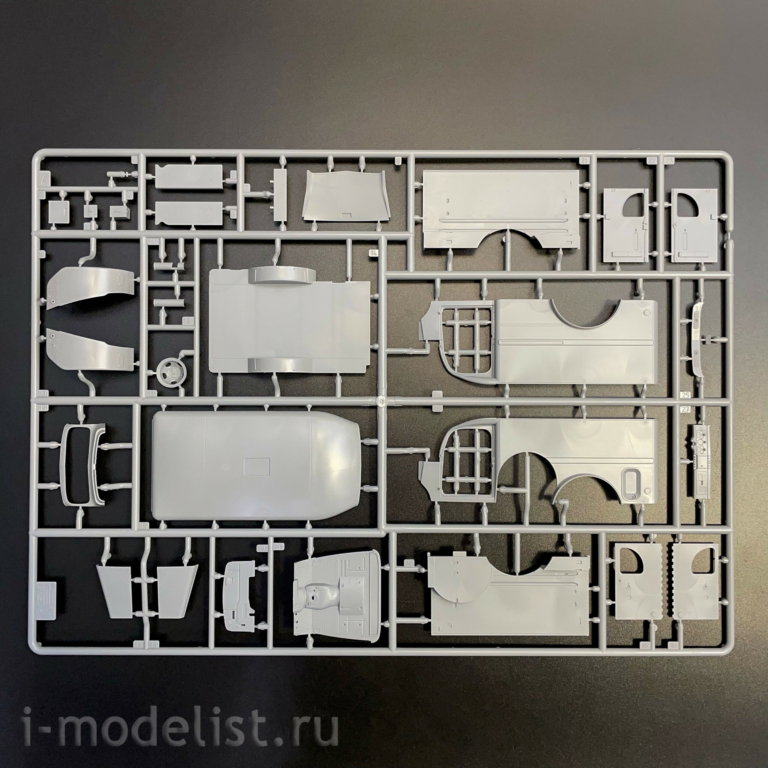 3711 Звезда 1/35 Американский армейский медицинский автомобиль Dodge WC-54