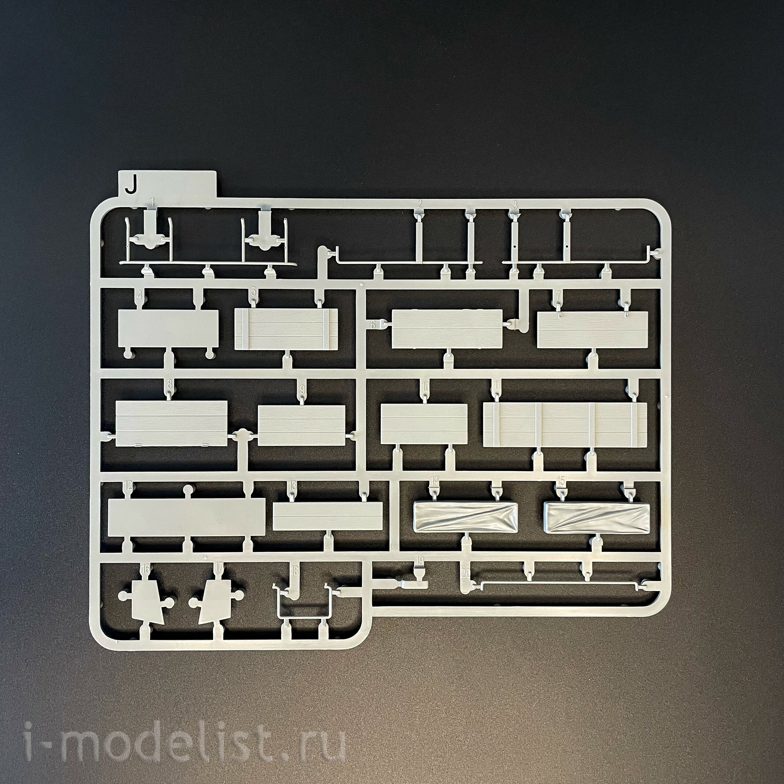 8017 Takom 1/35 Немецкая САУ StuH 42 & StuG III Ausf. G (средний), 2 в 1