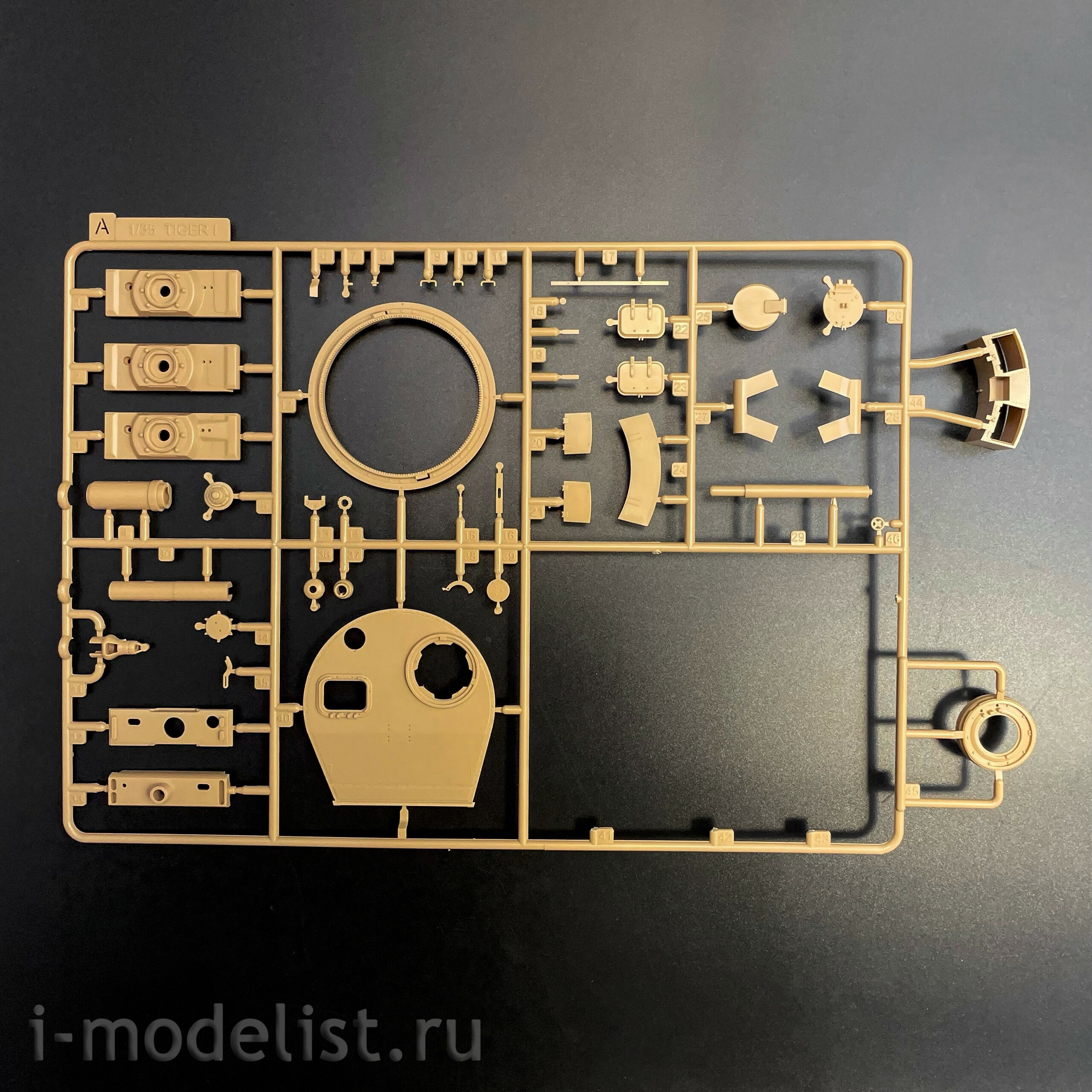 RM-5130 Rye Field Model 1/35 Pz.Kpfw. VI Ausf. E Tiger I ранний (Стандартная версия с полным интерьером)