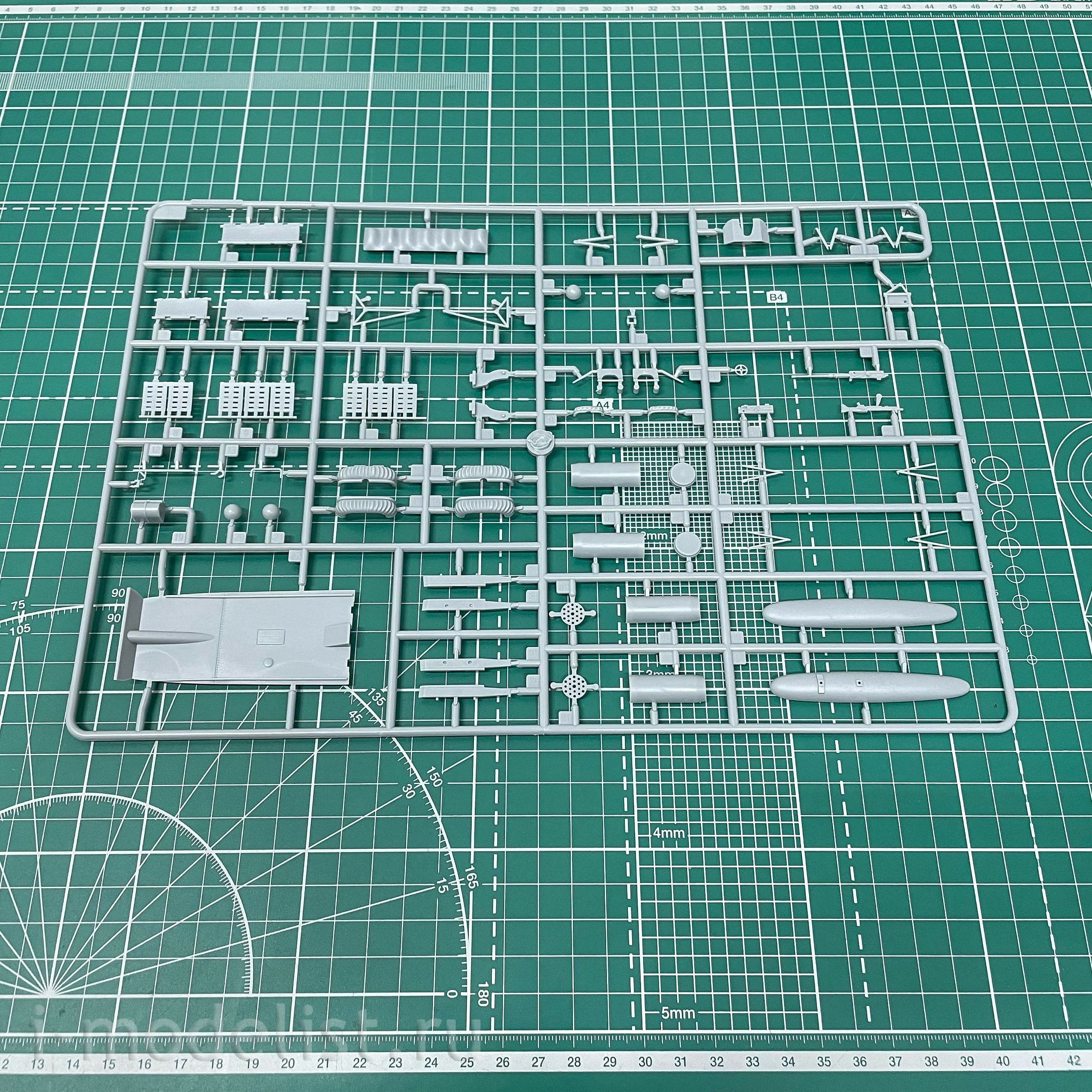 02884 Трубач 1/48 Американский спасательный вертолет ВВС HH-34J