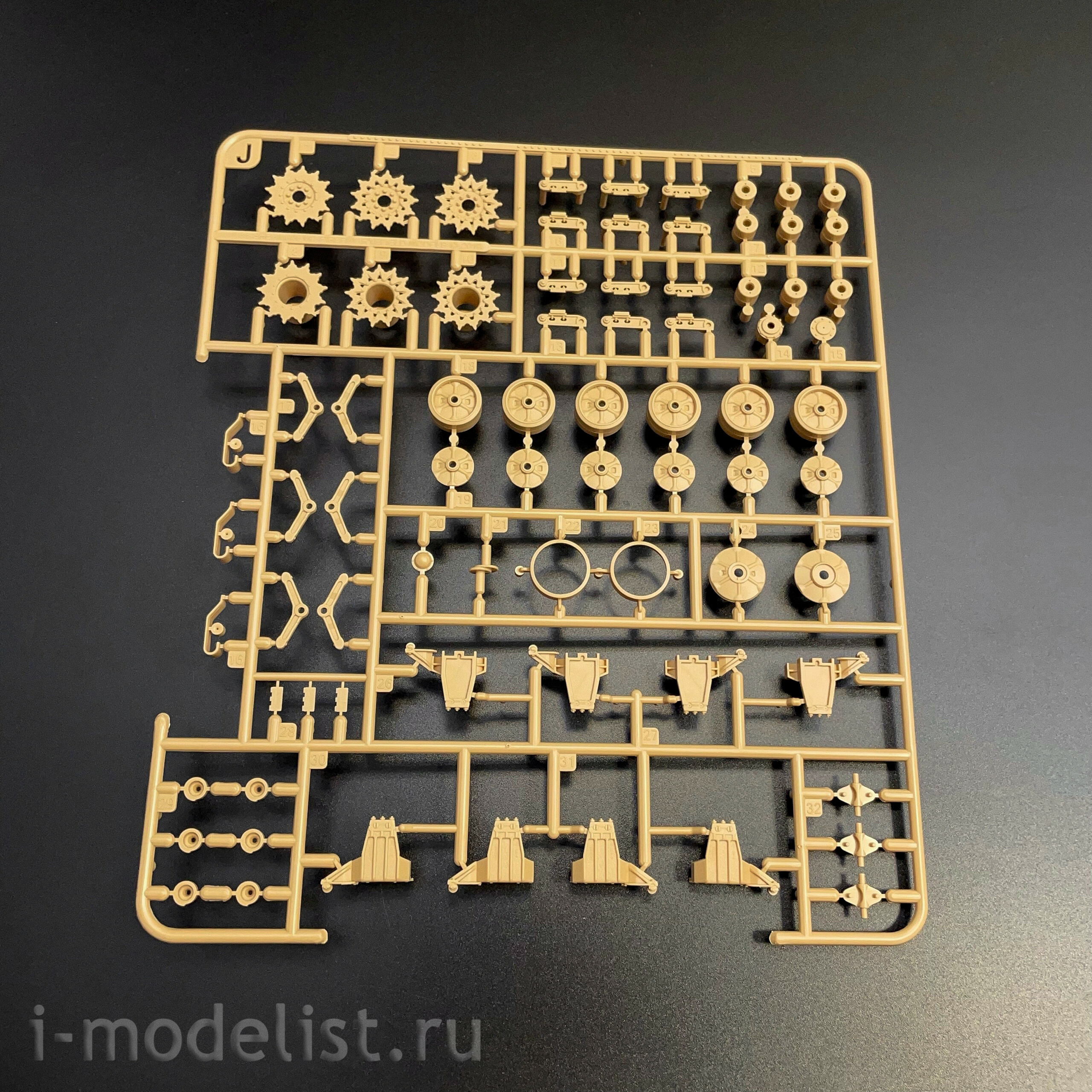 RM-5119 Rye Field Model 1/35 Американский средний танк M4A4 Sherman Chinese Expeditionary Force «Assault» Chariot