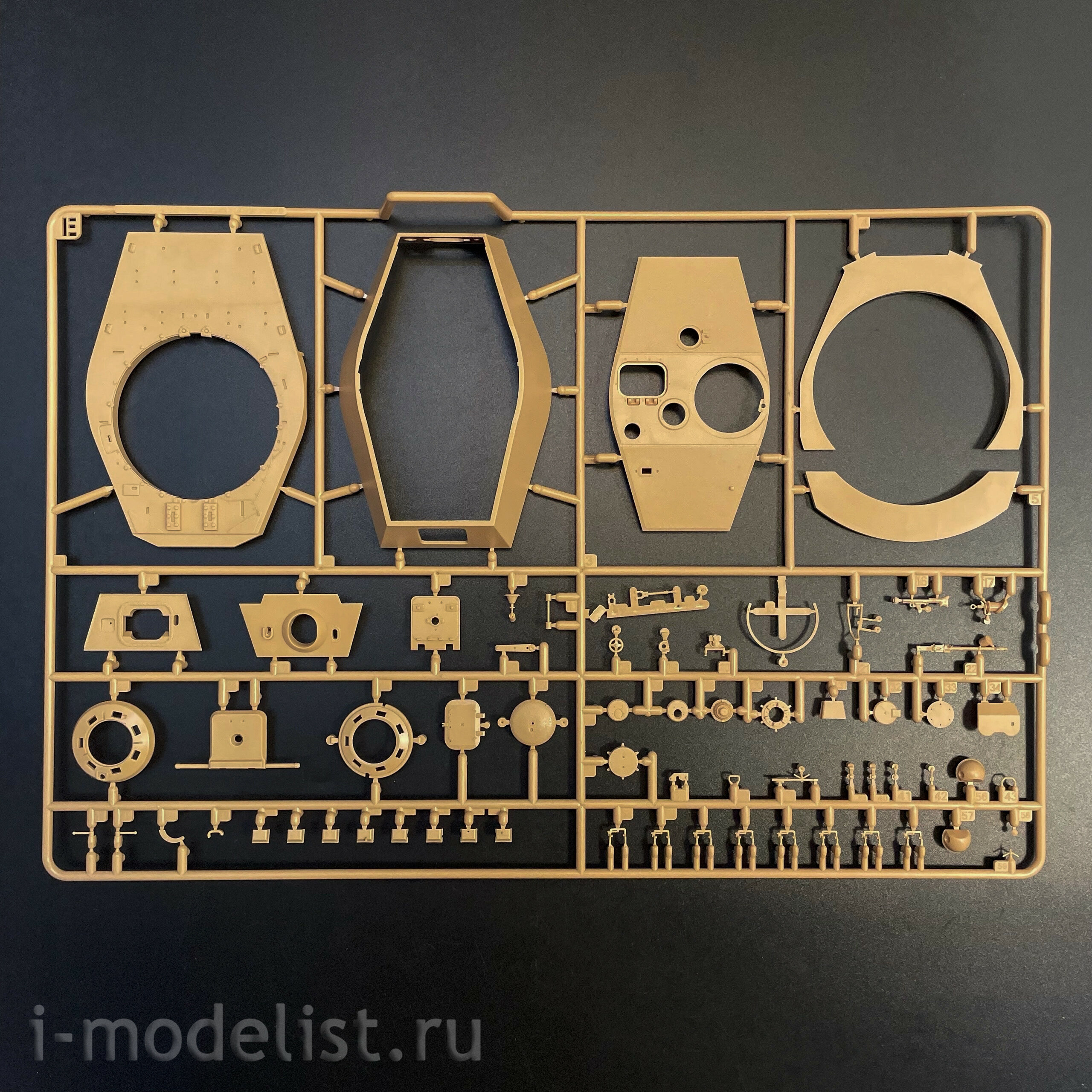 RM-5138 Rye Field Model 1/35 Немецкий танк Sd.Kfz. 182 Pz.Kpfw.VI Ausf.B King Tiger Арденны 1944 (Upgrade-версия)