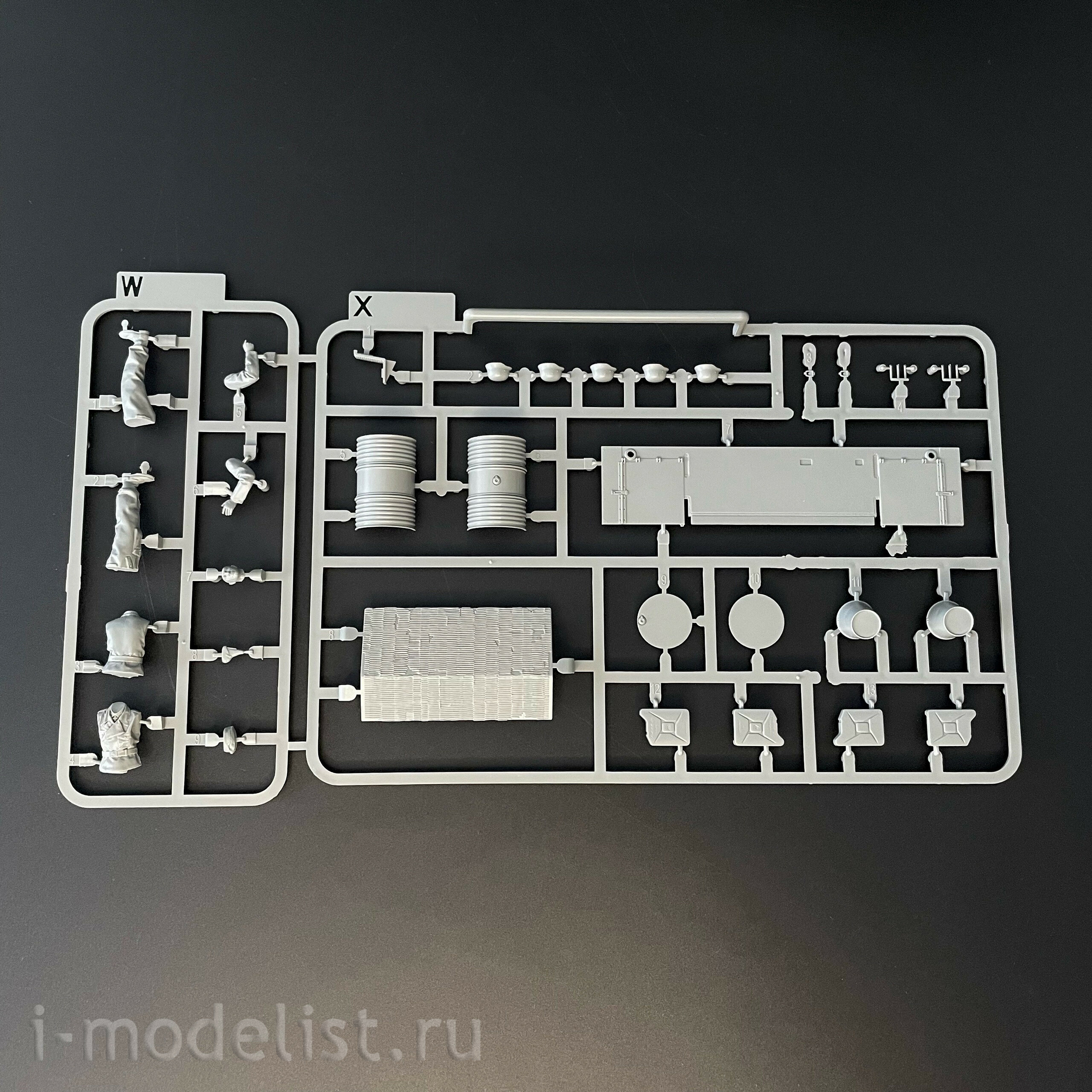 2200 Takom 1/35 Немецкий танк Tiger I (средний) с Zimmerit
