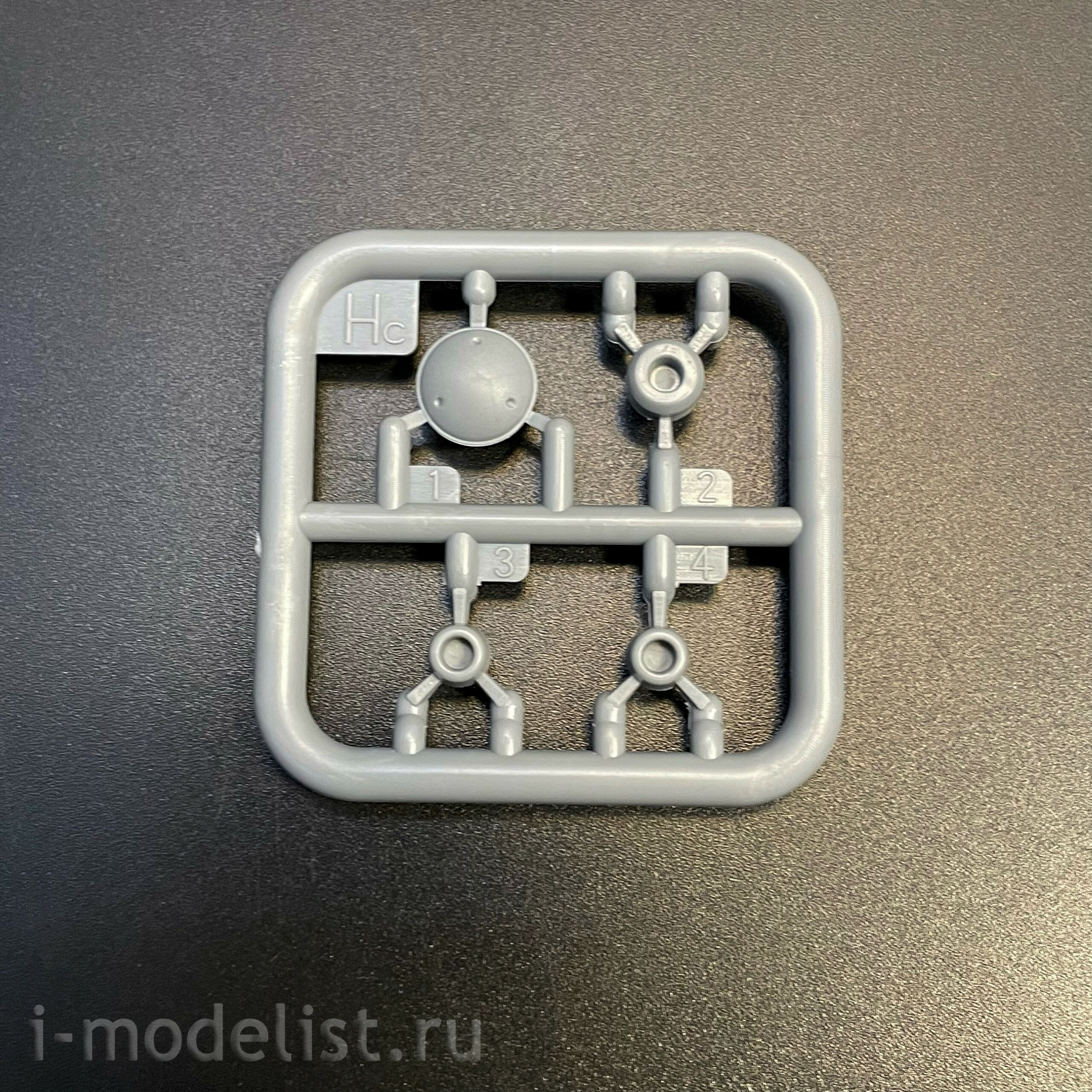 AK35033 AK Interactive 1/35 Автобус для аэропорта T2 1967 года / T2 Model 1967 Airport Bus