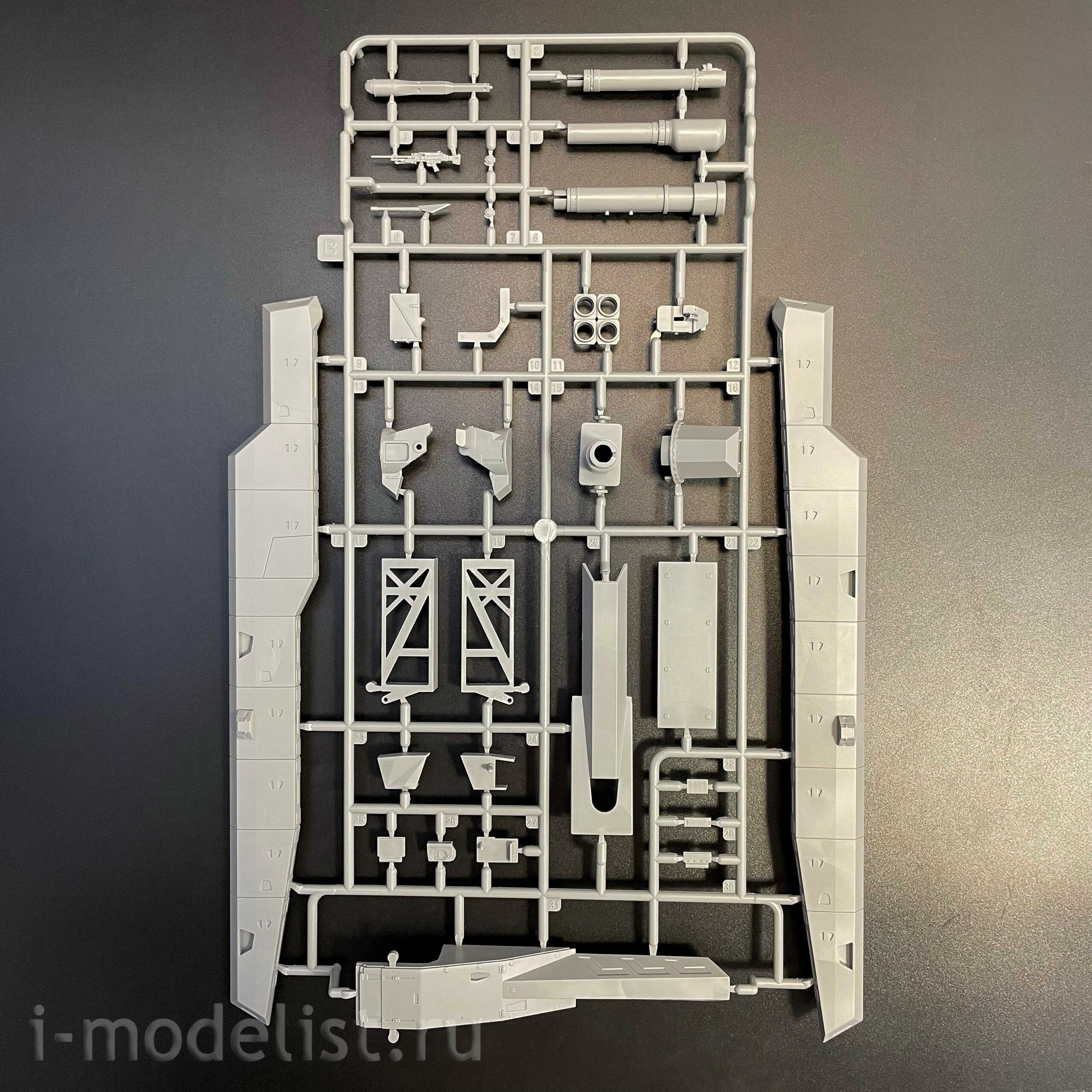 35A065 Amusing Hobby 1/35 Немецкий основной боевой танк Panther KF51U