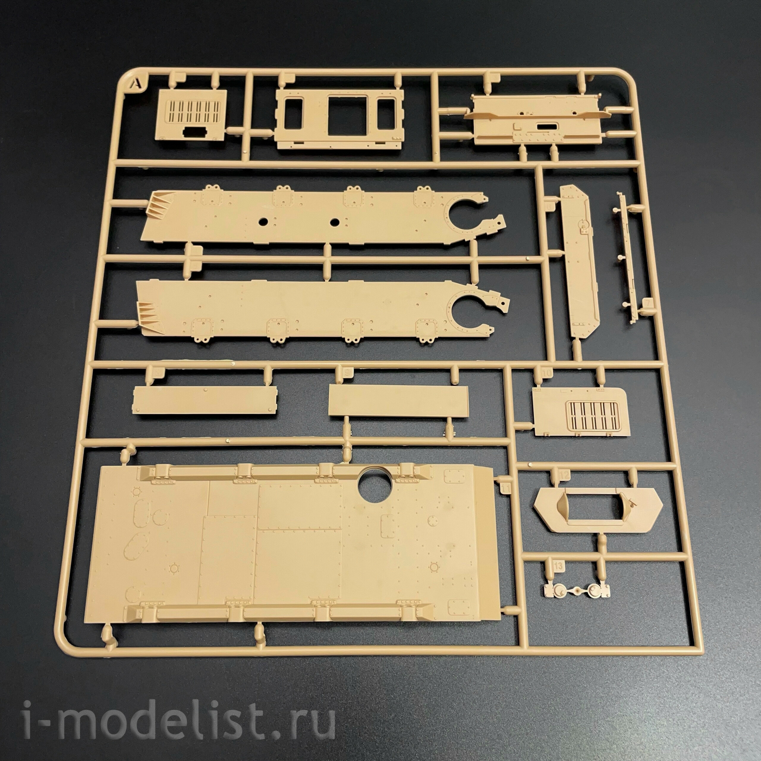 RM-5111 Rye Field Model 1/35 Немецкая САУ Sd.Kfz.167 StuG.IV Late Production с двигателем и рабочими траками